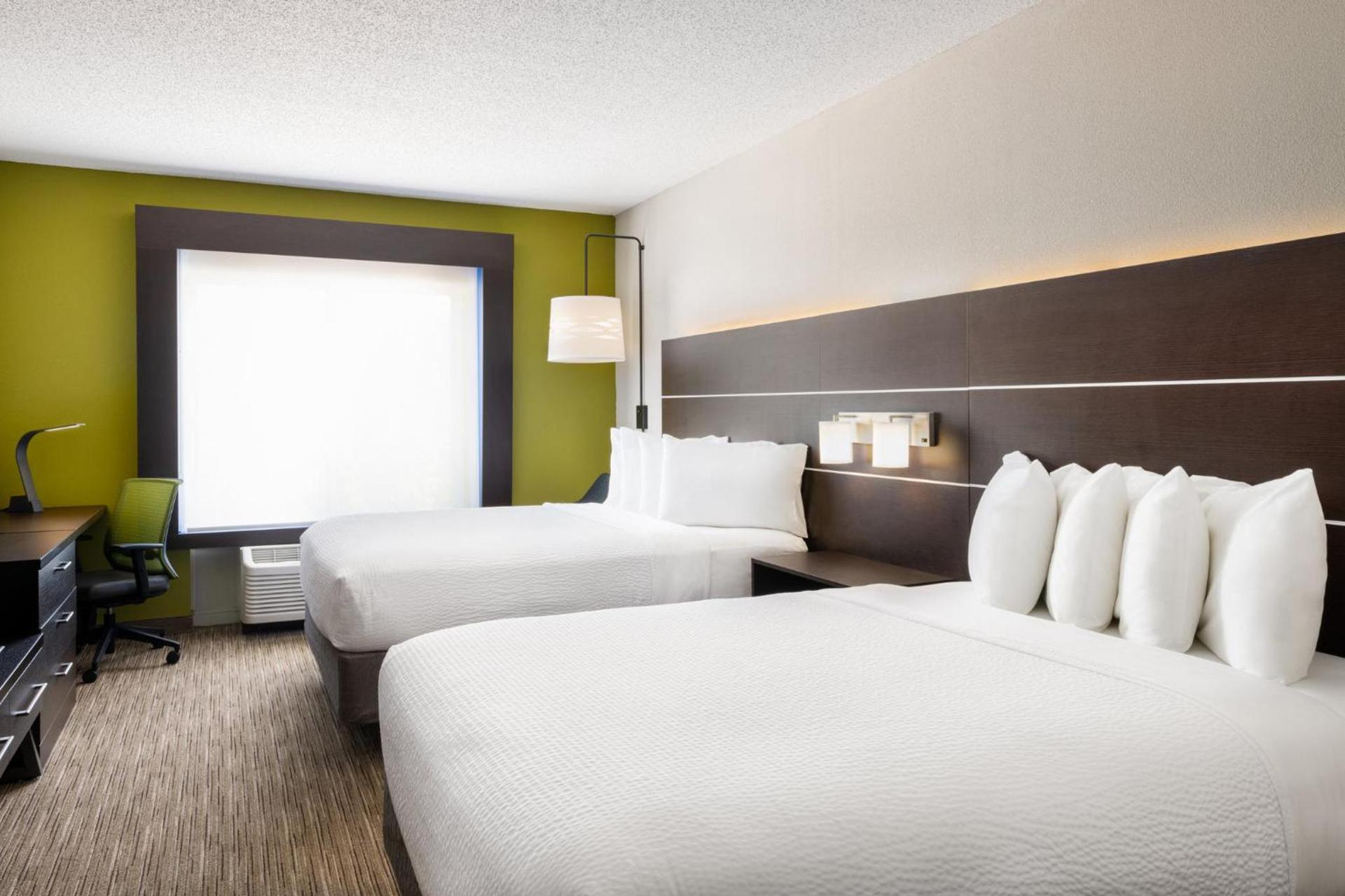 Holiday Inn Express & Suites Spring Hill by IHG photo 50