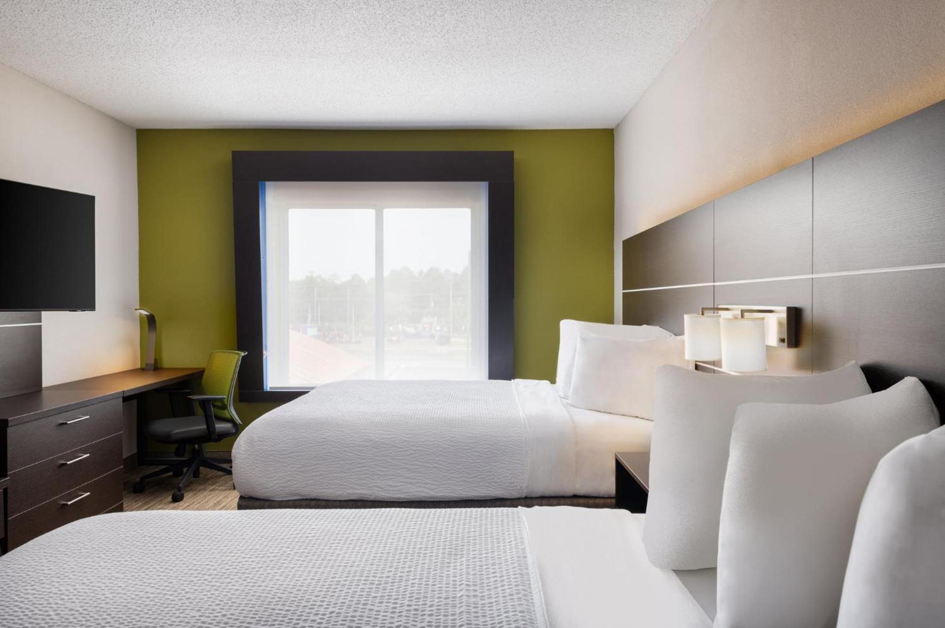 Holiday Inn Express & Suites Spring Hill by IHG photo 47