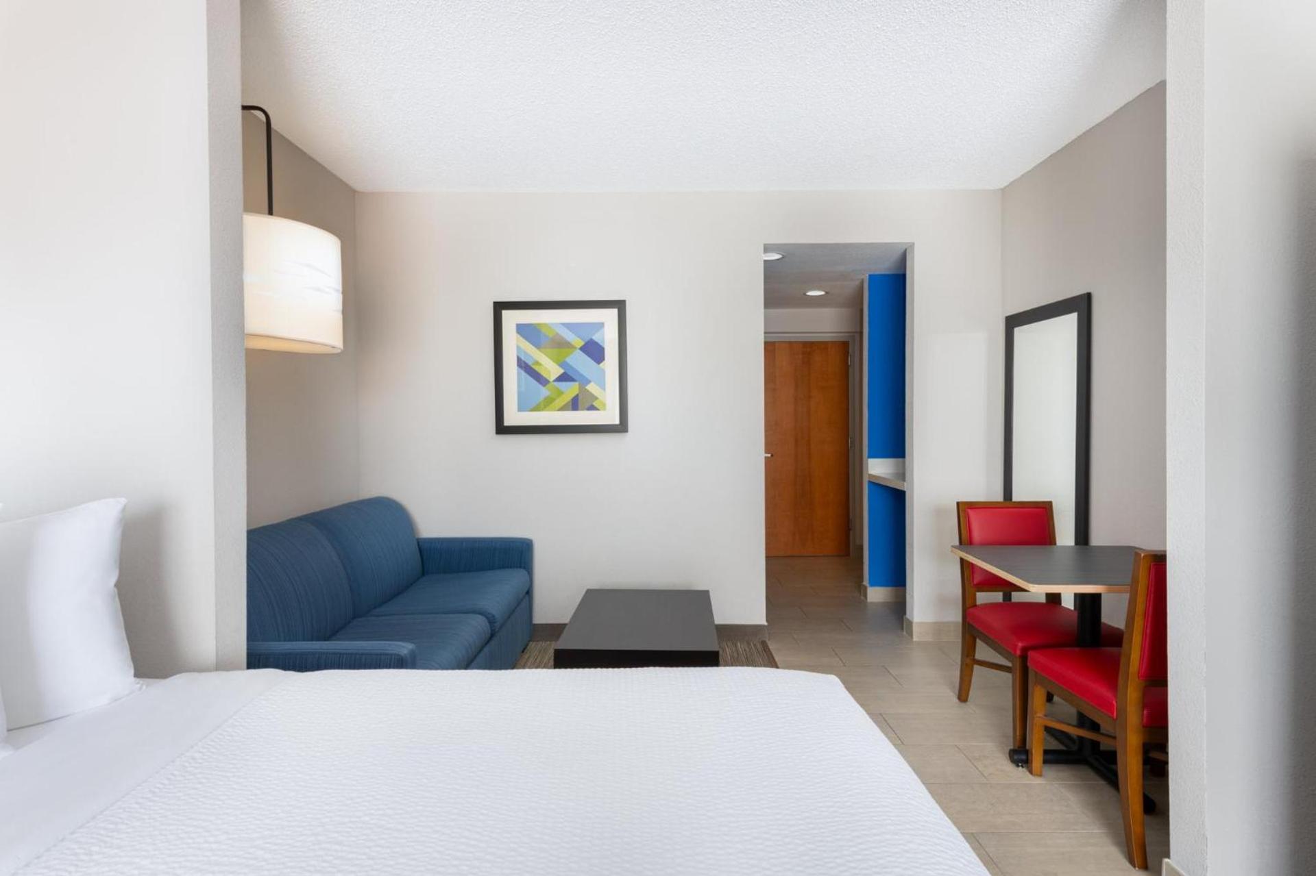 Holiday Inn Express & Suites Spring Hill by IHG photo 43