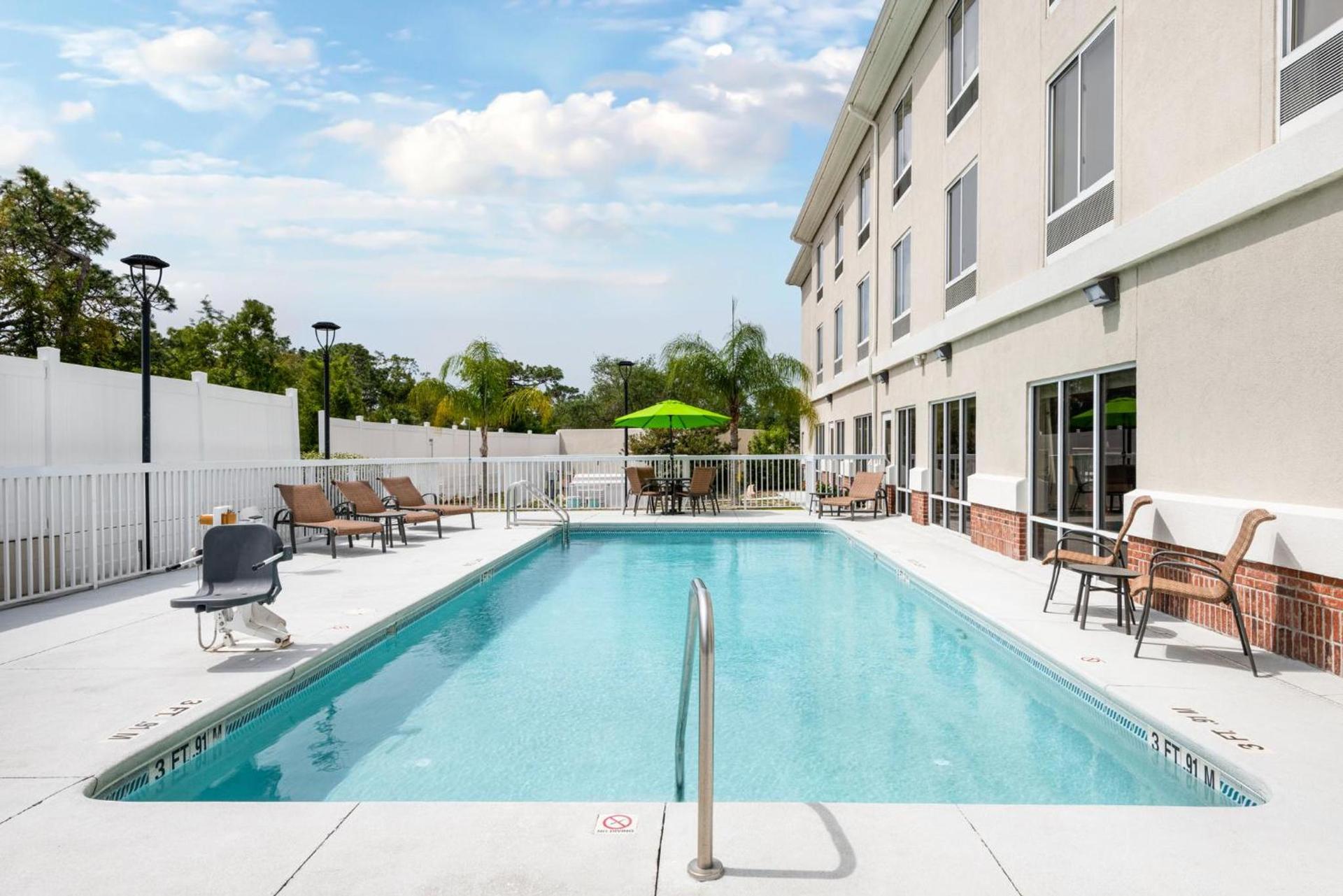 Holiday Inn Express & Suites Spring Hill by IHG photo 73