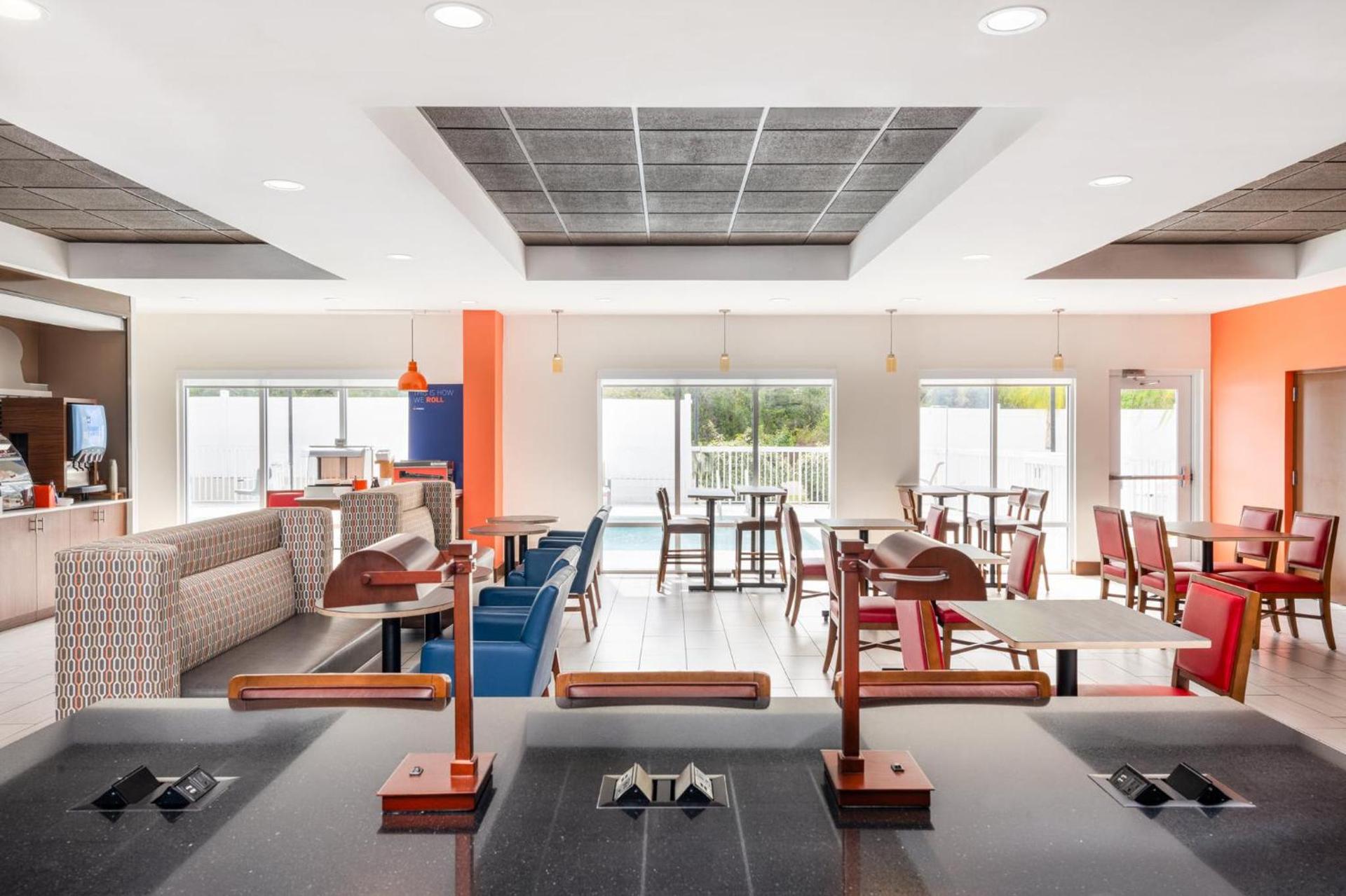Holiday Inn Express & Suites Spring Hill by IHG photo 56