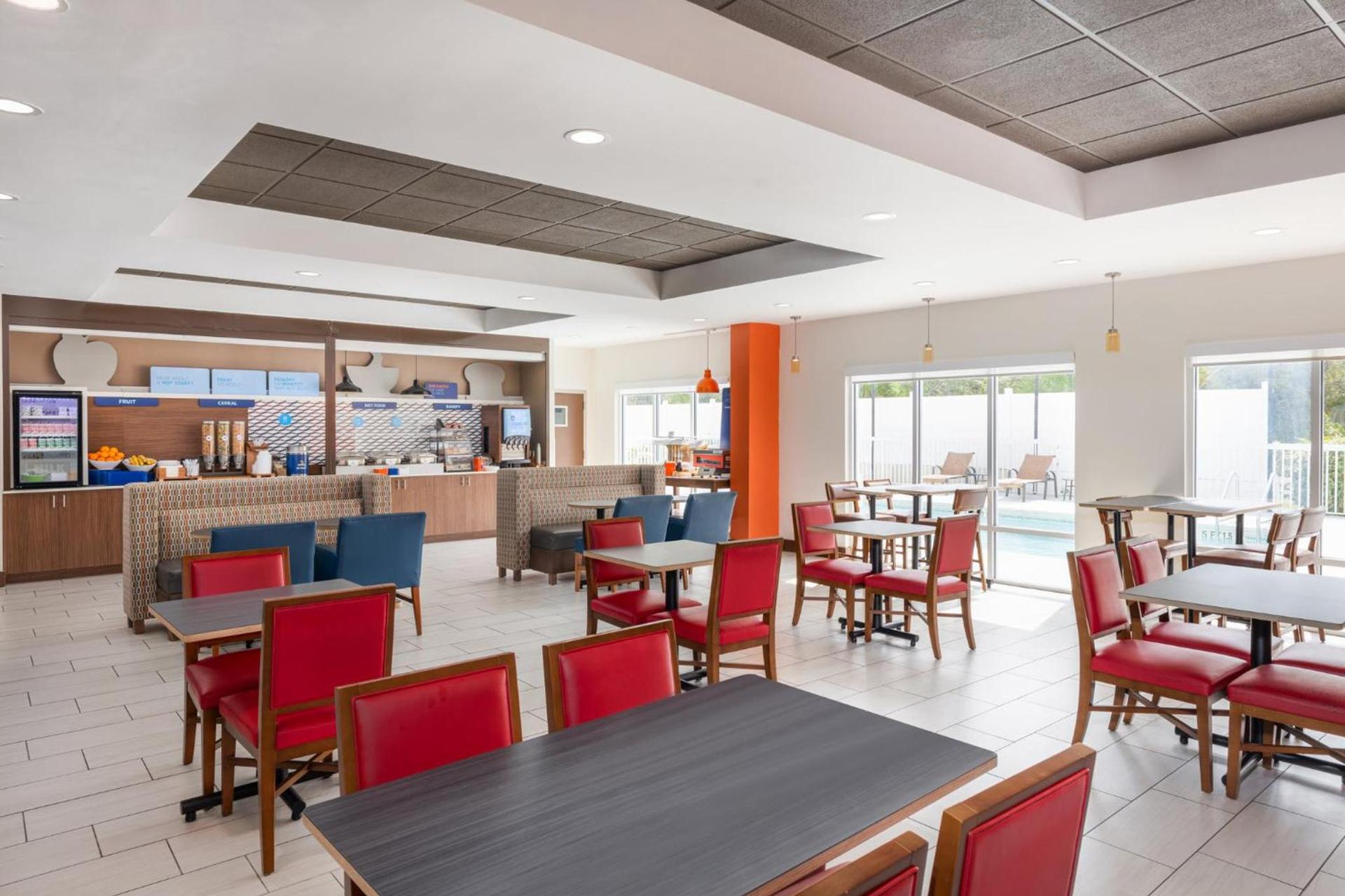 Holiday Inn Express & Suites Spring Hill by IHG photo 69