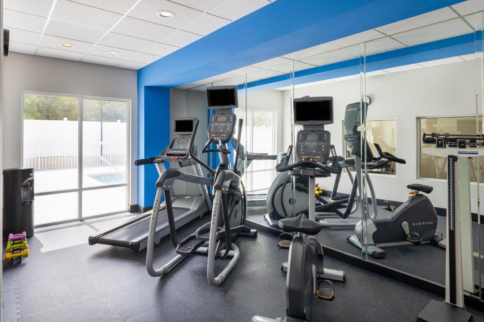 Holiday Inn Express & Suites Spring Hill by IHG photo 70