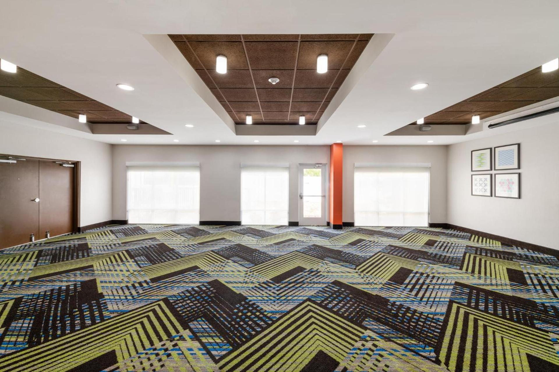 Holiday Inn Express & Suites Spring Hill by IHG photo 58