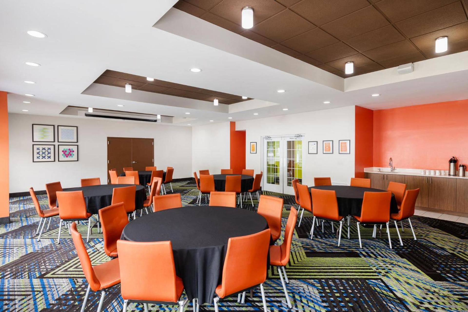 Holiday Inn Express & Suites Spring Hill by IHG photo 64