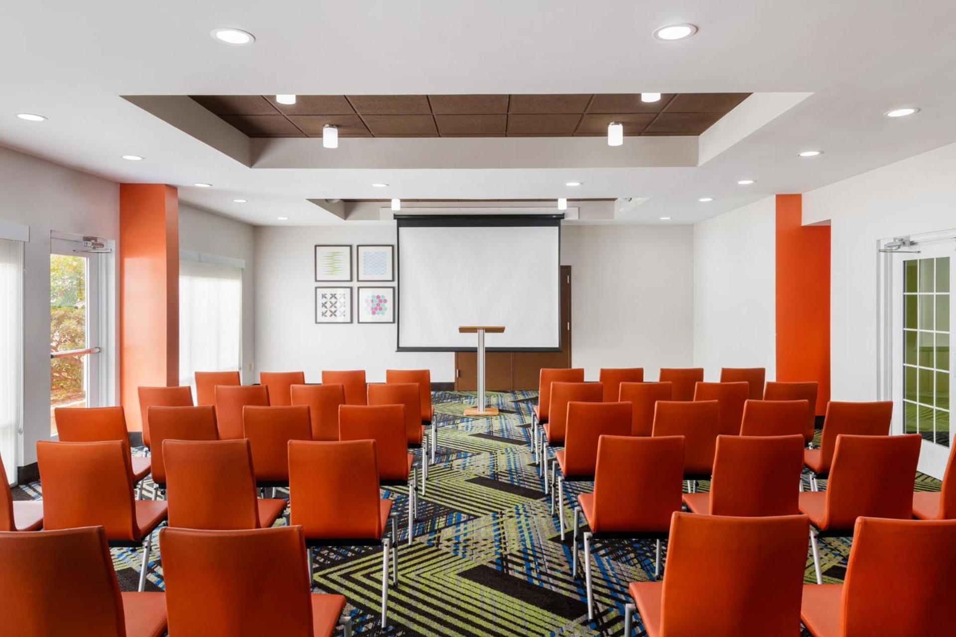 Holiday Inn Express & Suites Spring Hill by IHG photo 72