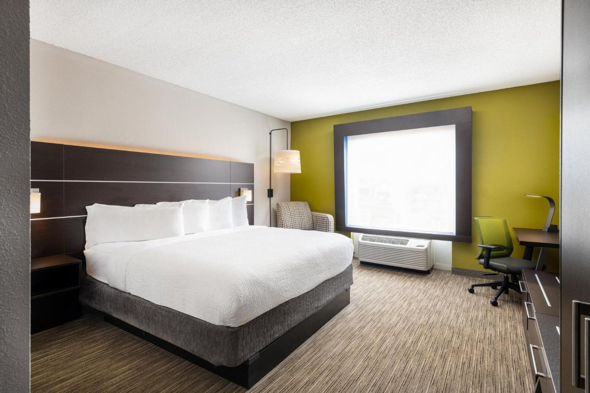 Holiday Inn Express & Suites Spring Hill by IHG photo 45