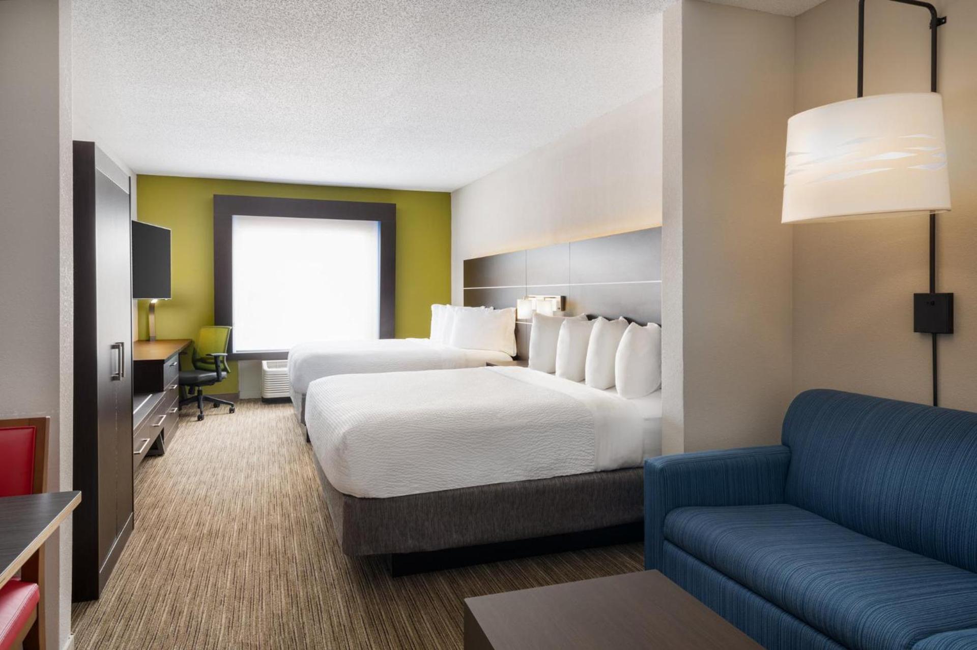 Holiday Inn Express & Suites Spring Hill by IHG photo 42