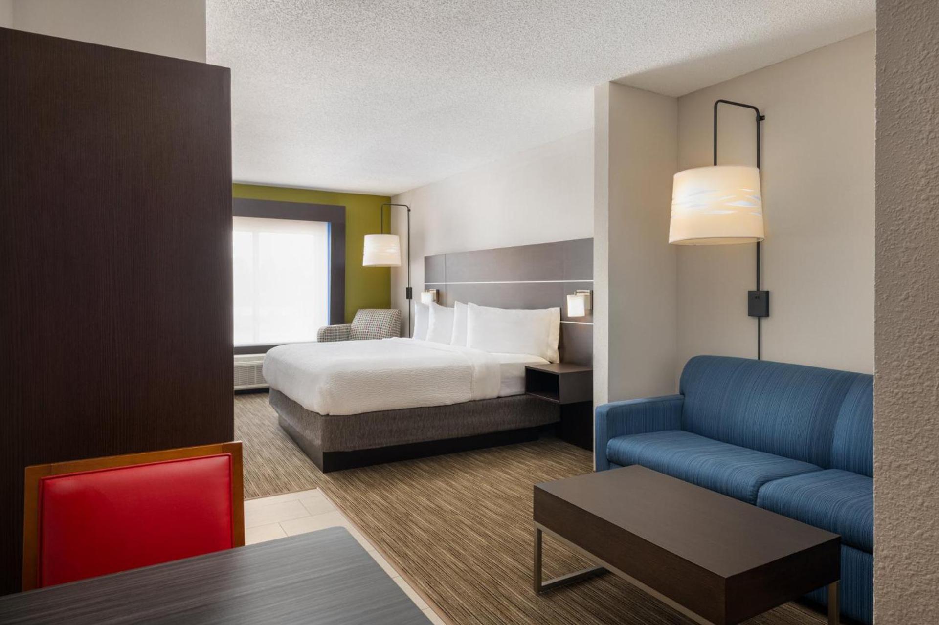 Holiday Inn Express & Suites Spring Hill by IHG photo 53