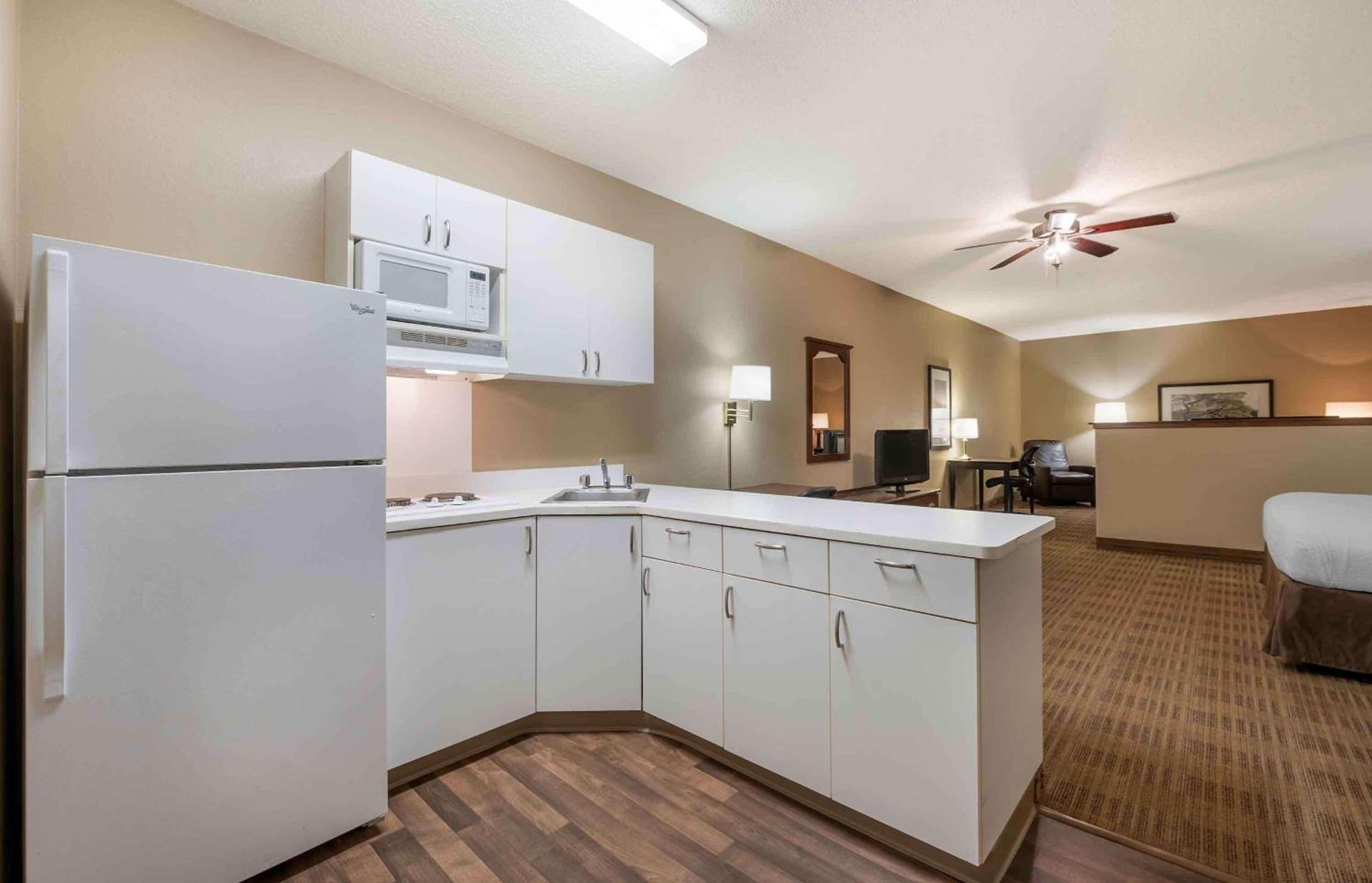 Extended Stay America Select Suites - Peoria - North photo 26