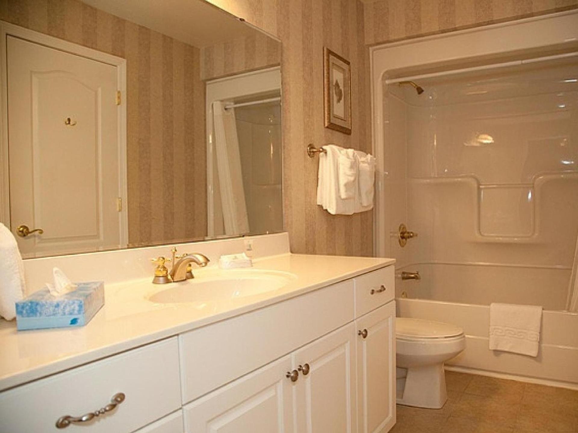 French Quarter Resort by CoolVacay photo 10