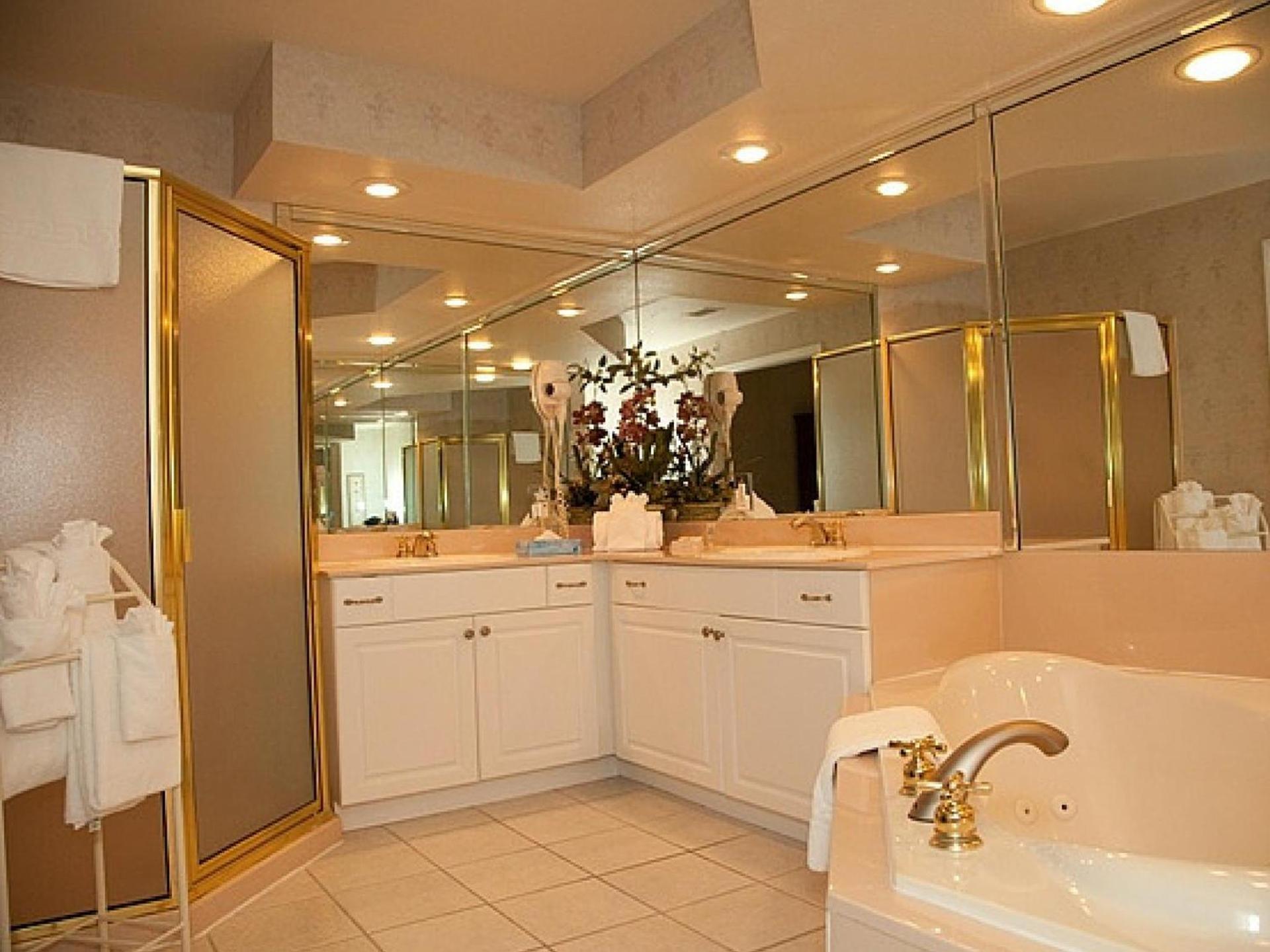 French Quarter Resort by CoolVacay photo 5