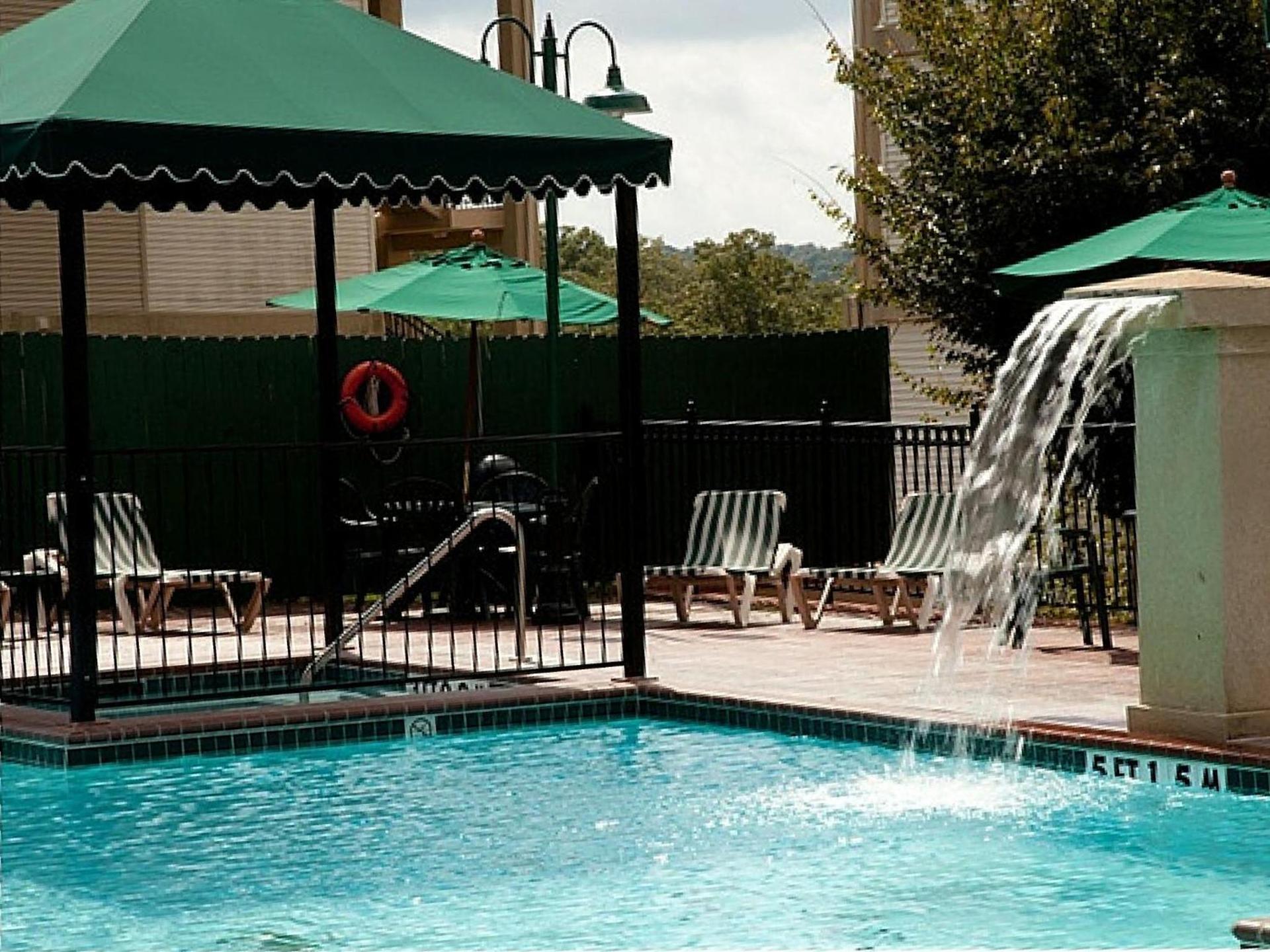 French Quarter Resort by CoolVacay photo 23