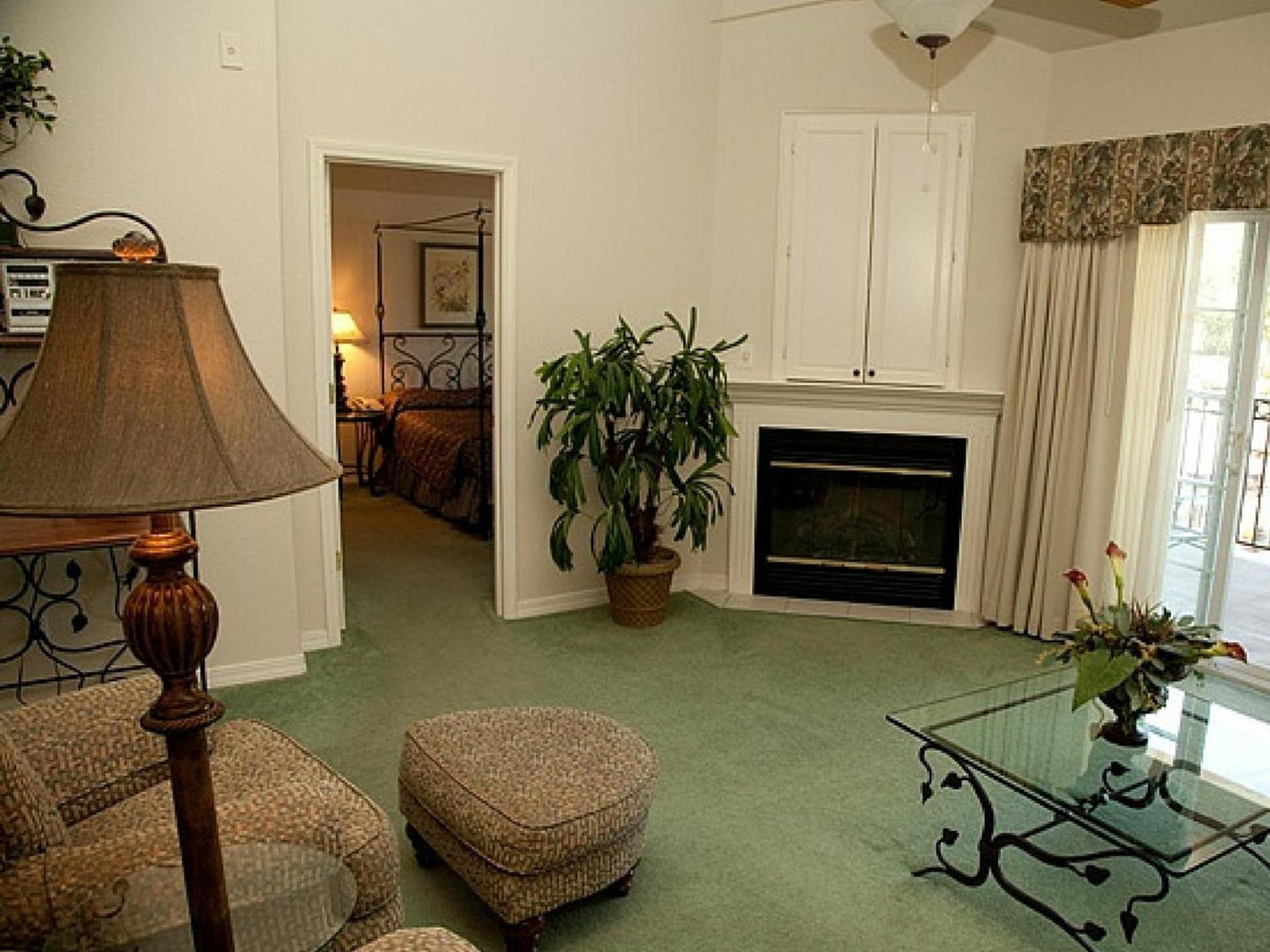 French Quarter Resort by CoolVacay photo 20