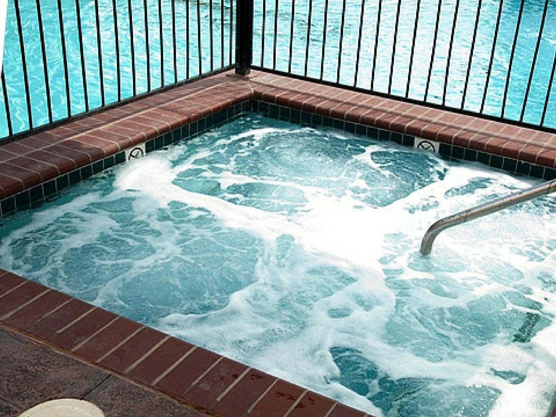 French Quarter Resort by CoolVacay photo 9