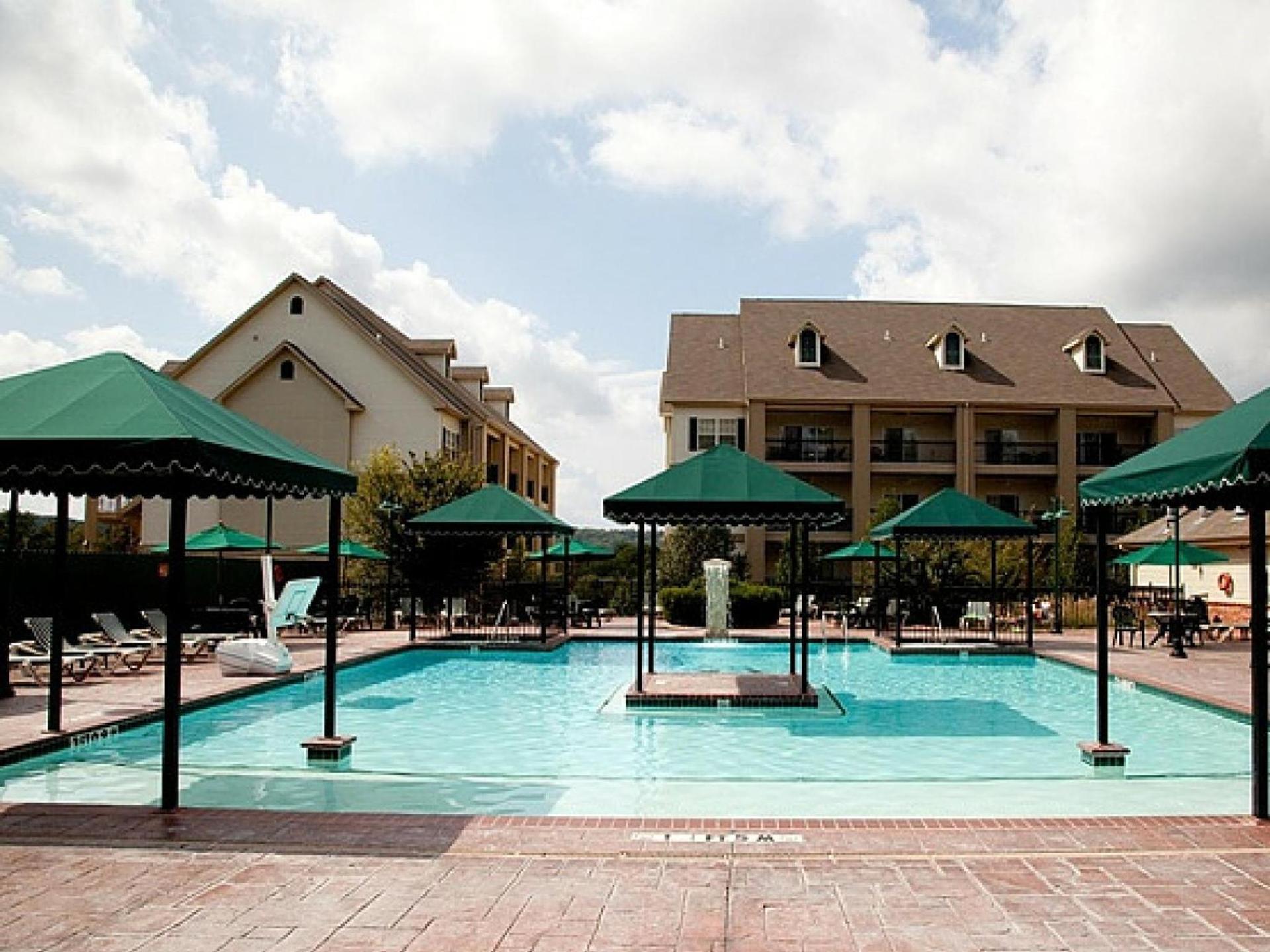 French Quarter Resort by CoolVacay photo 2