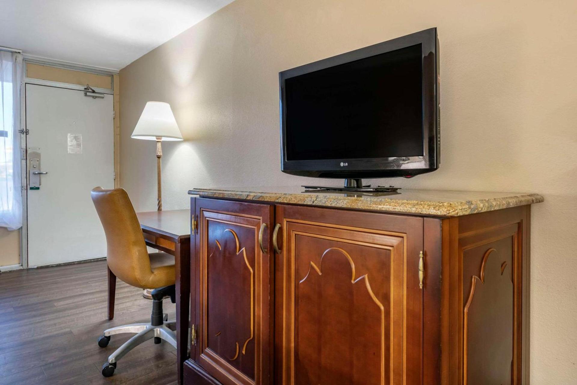 Quality Inn Kennedy Space Center photo 7