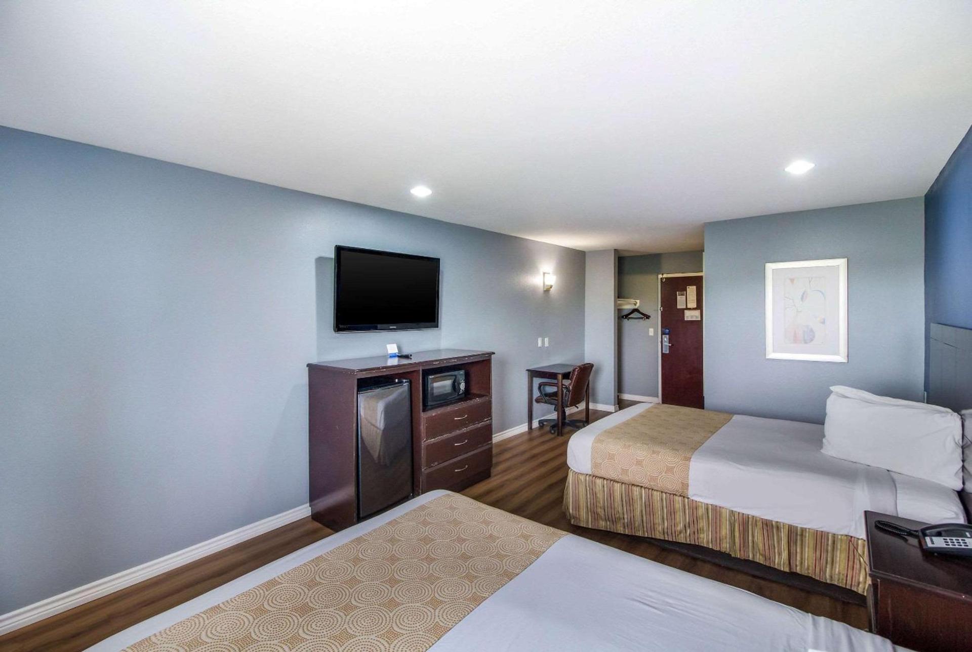 Rodeway Inn & Suites Port Arthur - Groves photo 9