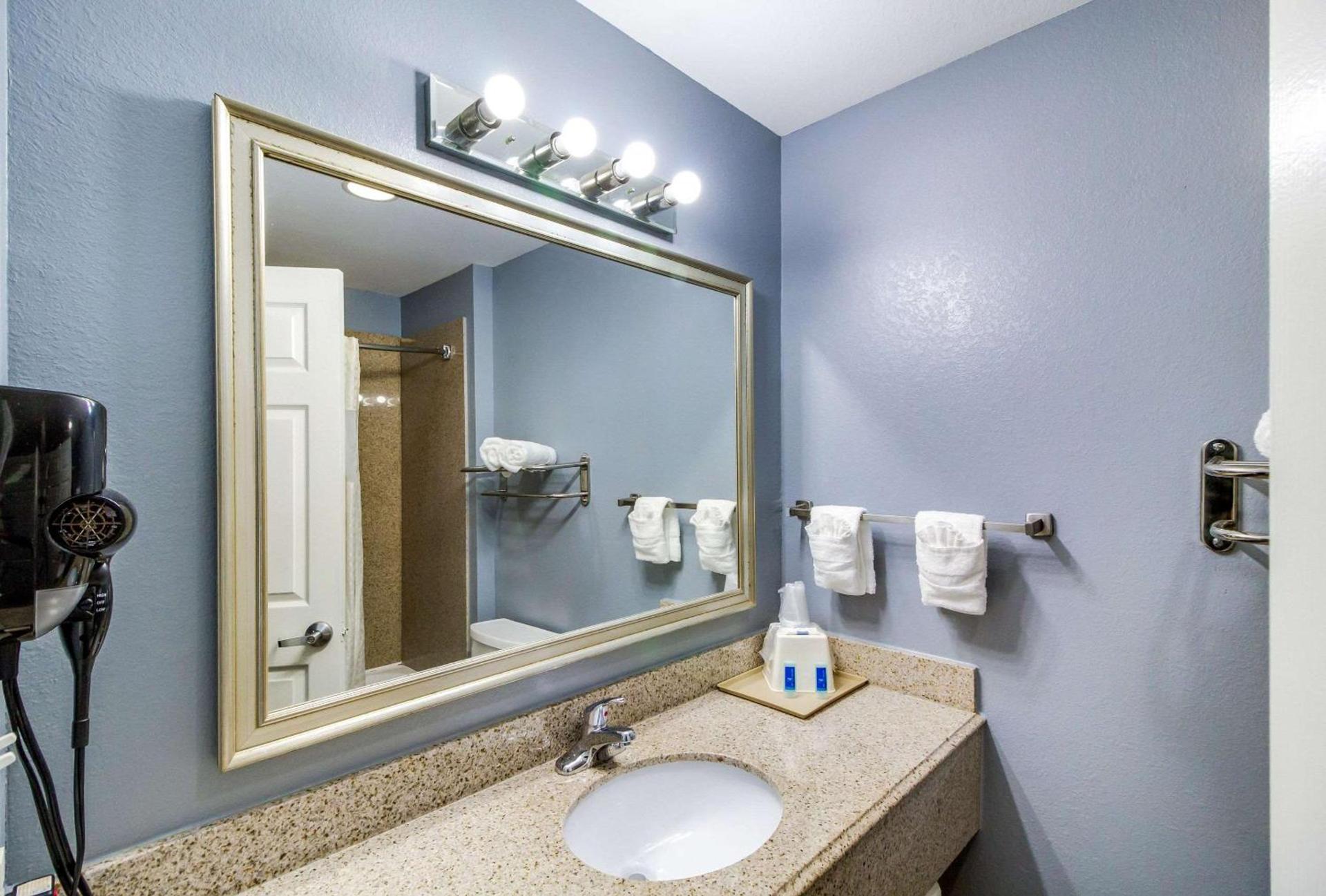 Rodeway Inn & Suites Port Arthur - Groves photo 15