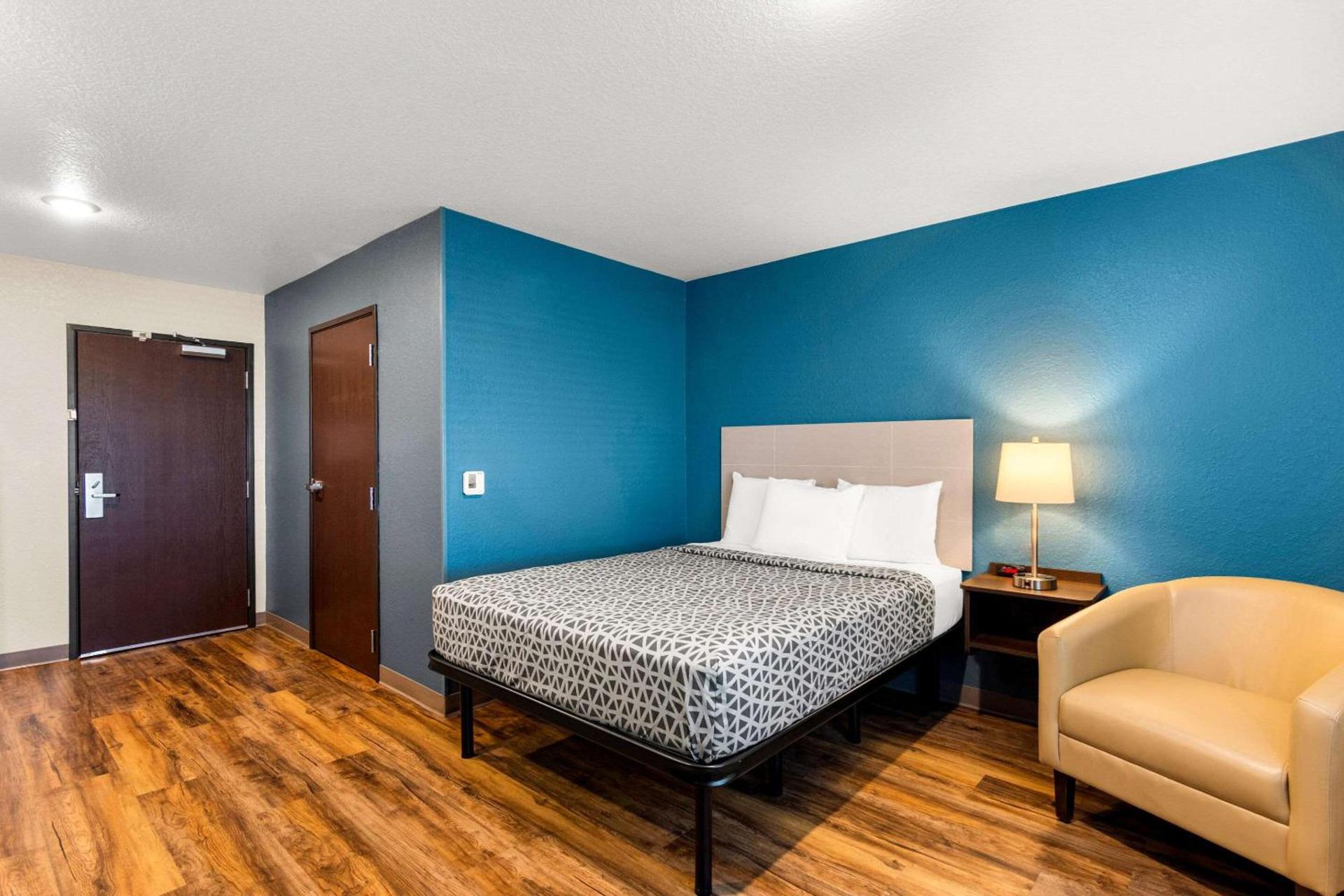 WoodSpring Suites Port St Lucie photo 10