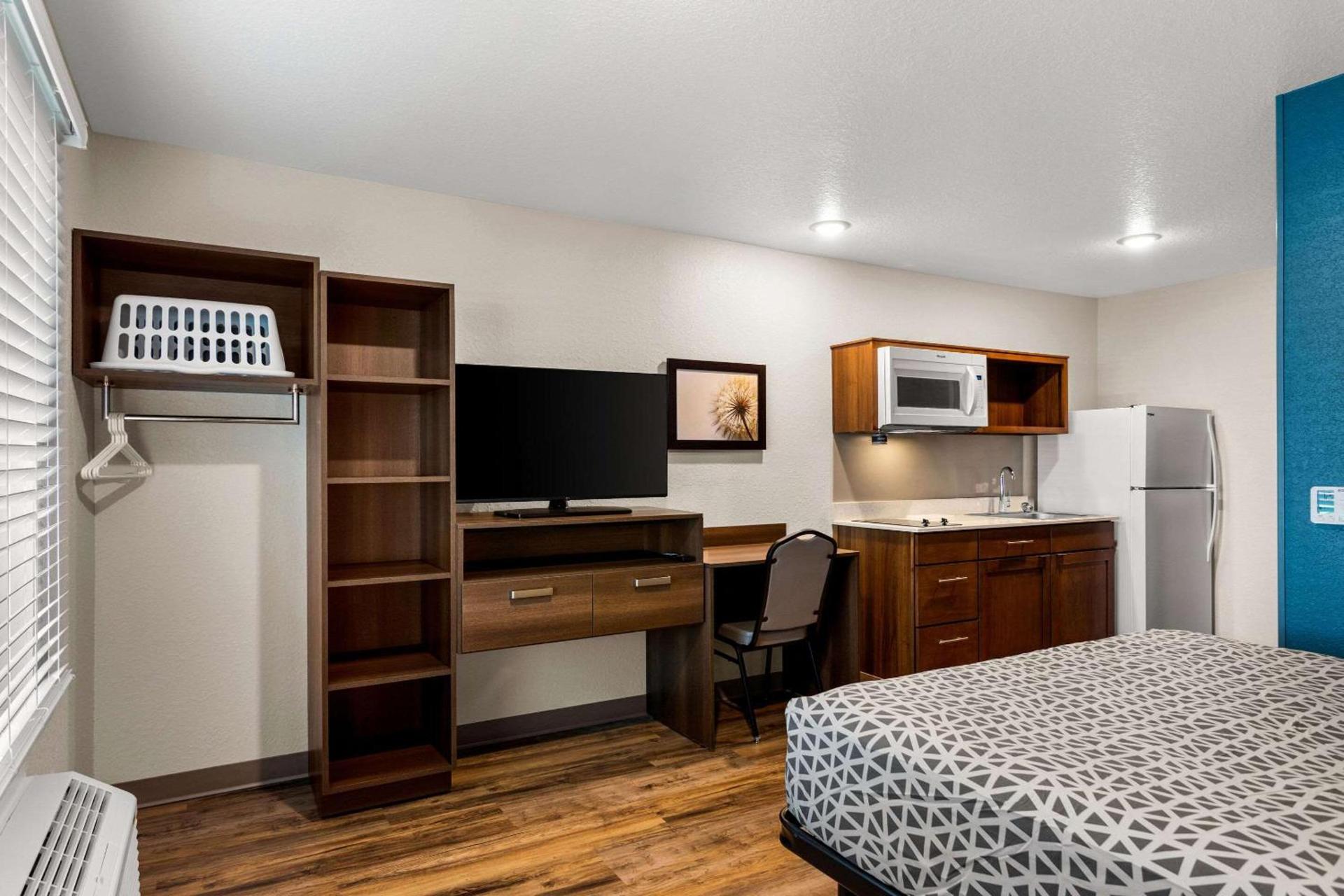 WoodSpring Suites Port St Lucie photo 11
