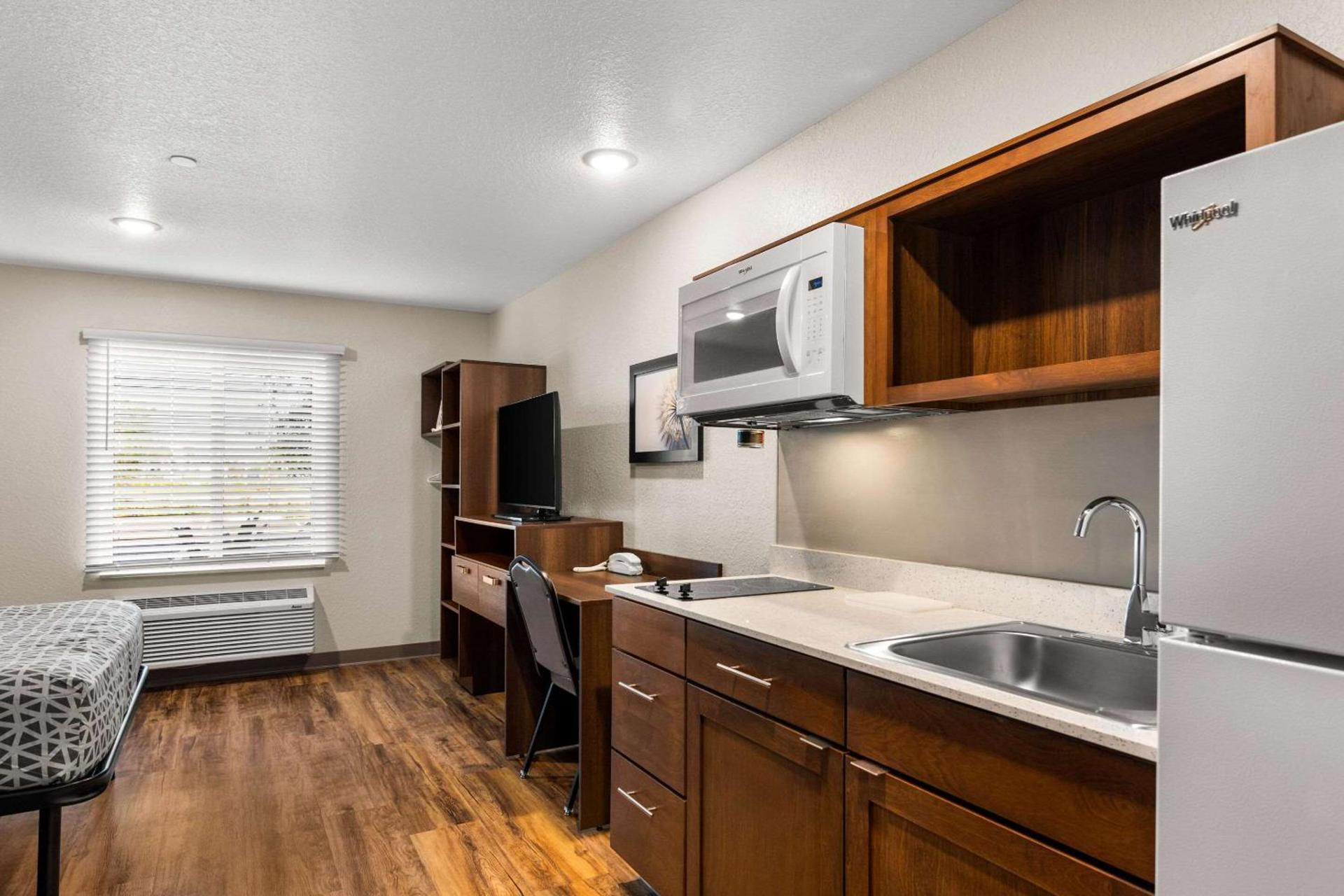 WoodSpring Suites Port St Lucie photo 12