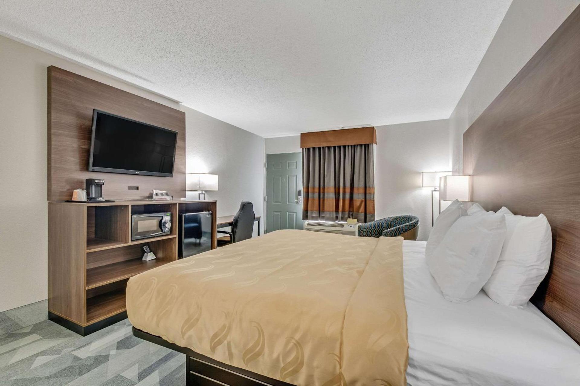 Quality Inn Dalton East photo 13