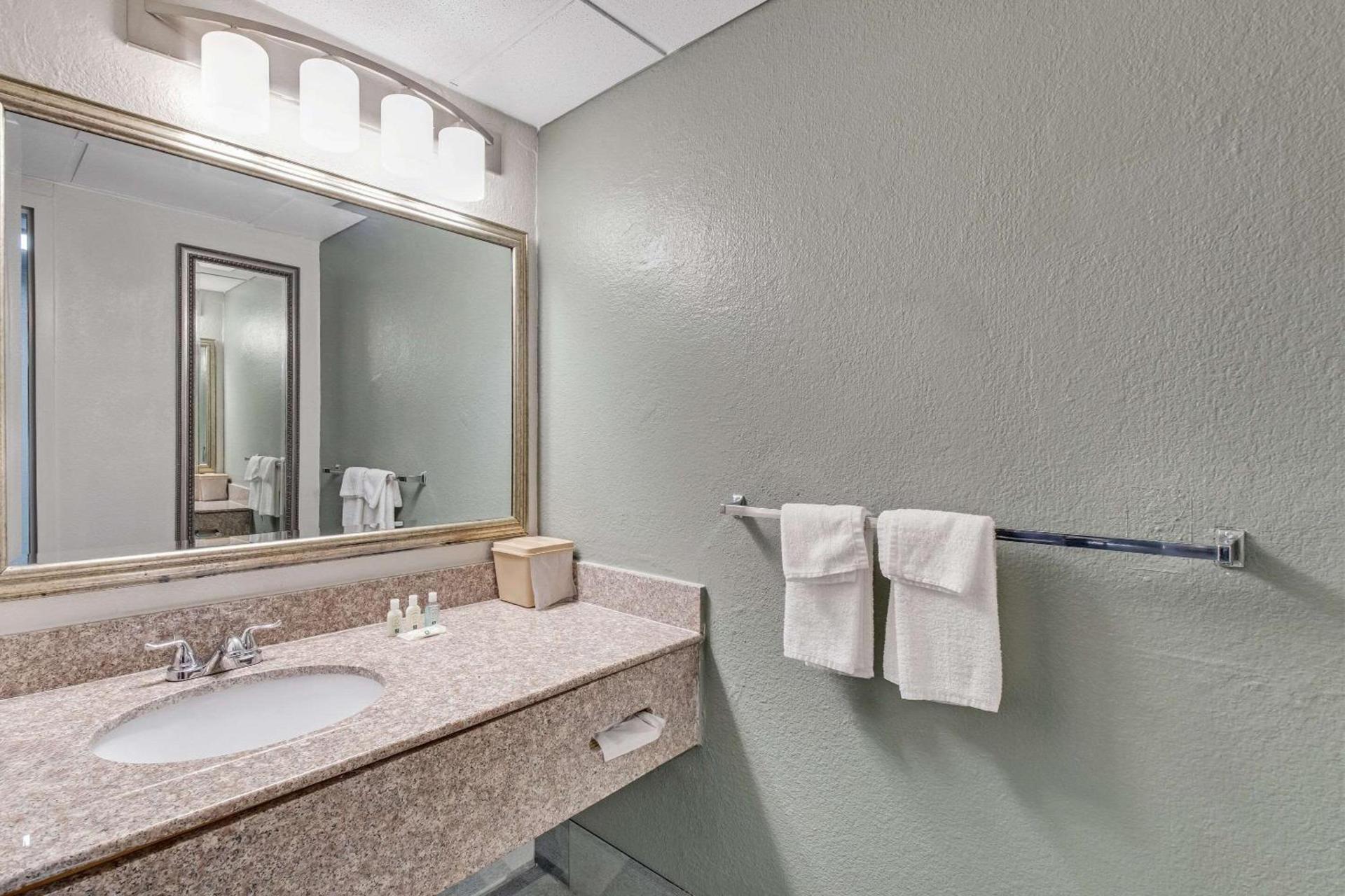 Quality Inn Dalton East photo 18