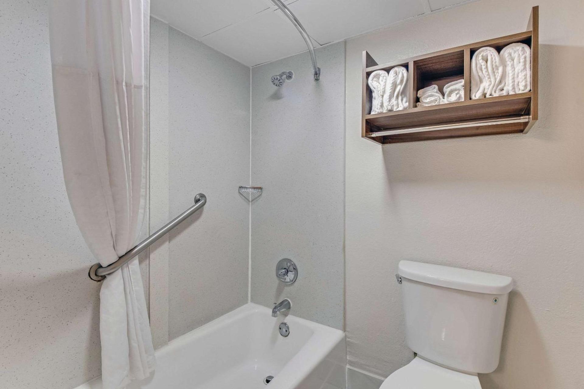 Quality Inn Dalton East photo 19