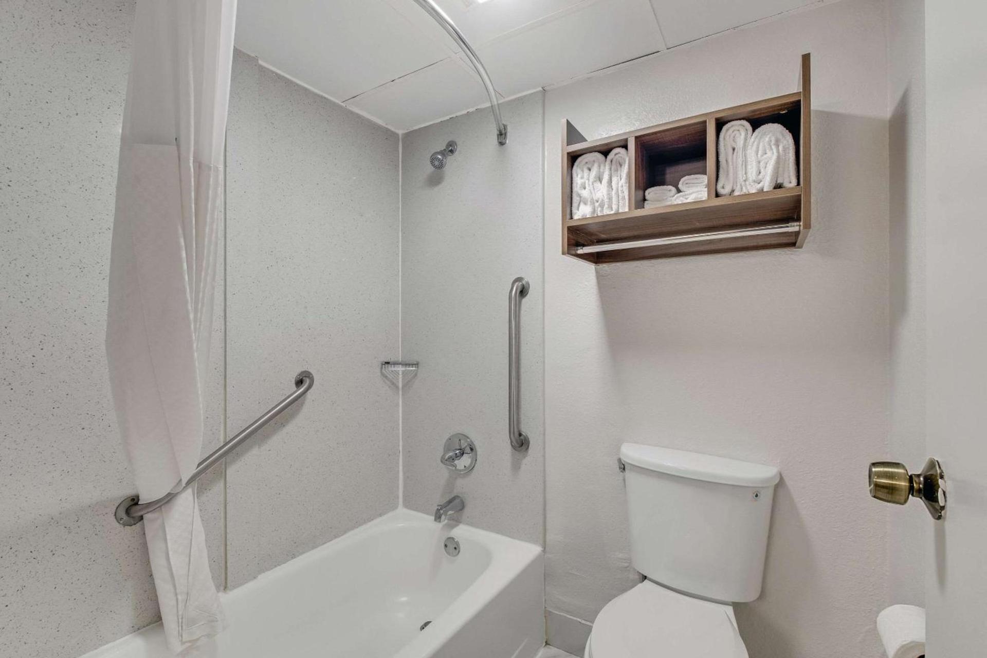 Quality Inn Dalton East photo 24