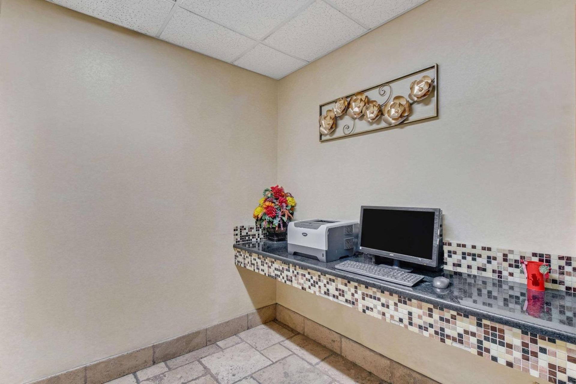 Quality Inn Dalton East photo 27