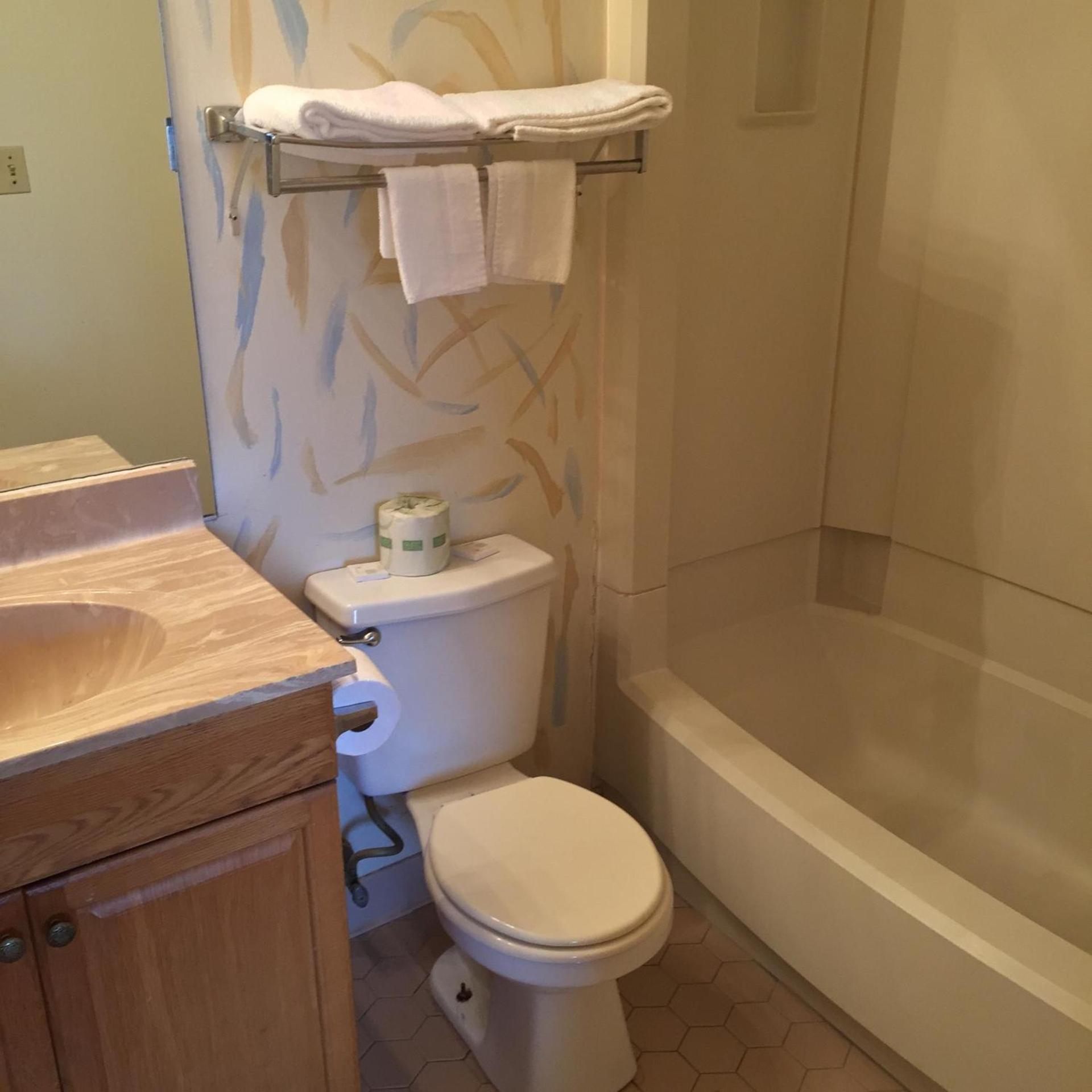 MacThrift Motor Inn photo 21