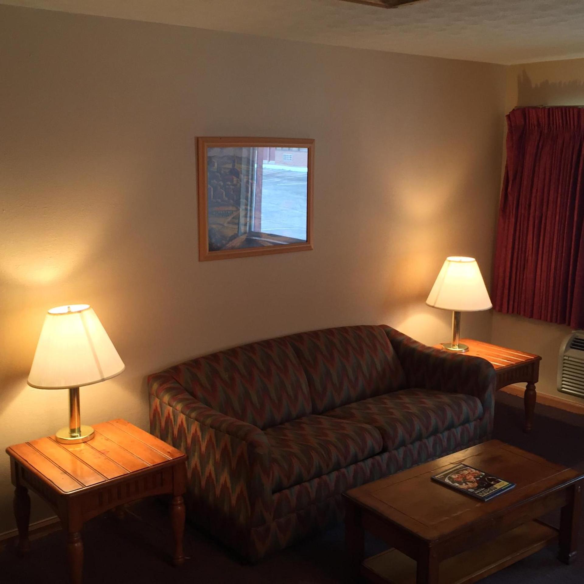 MacThrift Motor Inn photo 2