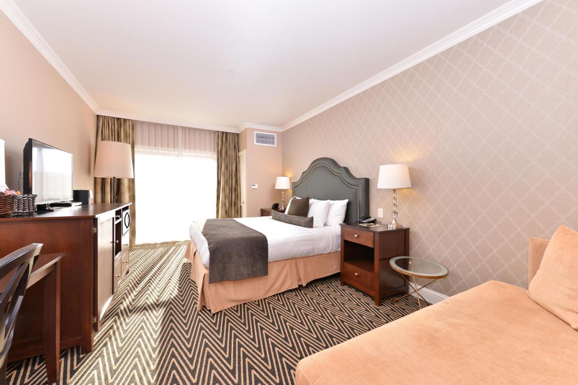 Majestic Inn and Spa photo 40