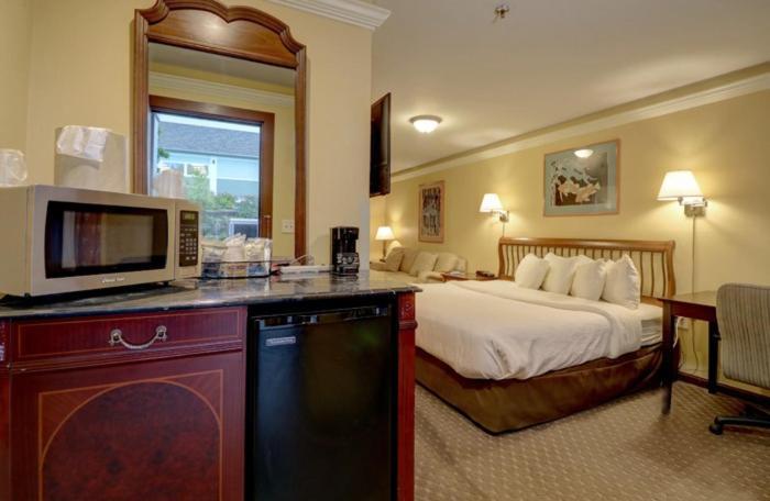 Senator Inn & Spa photo 11