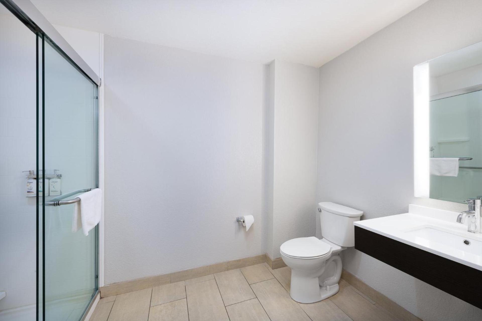 Holiday Inn Express & Suites Spring Hill by IHG photo 31