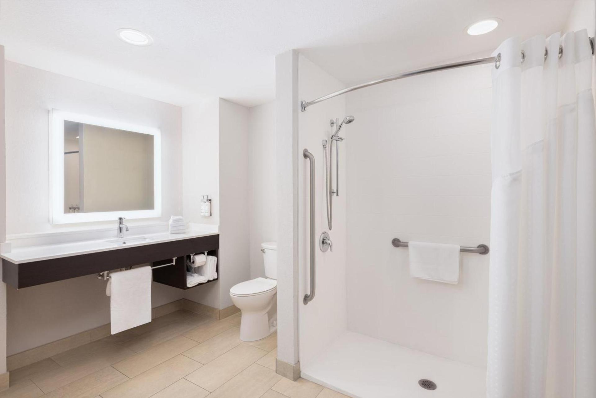 Holiday Inn Express & Suites Spring Hill by IHG photo 24