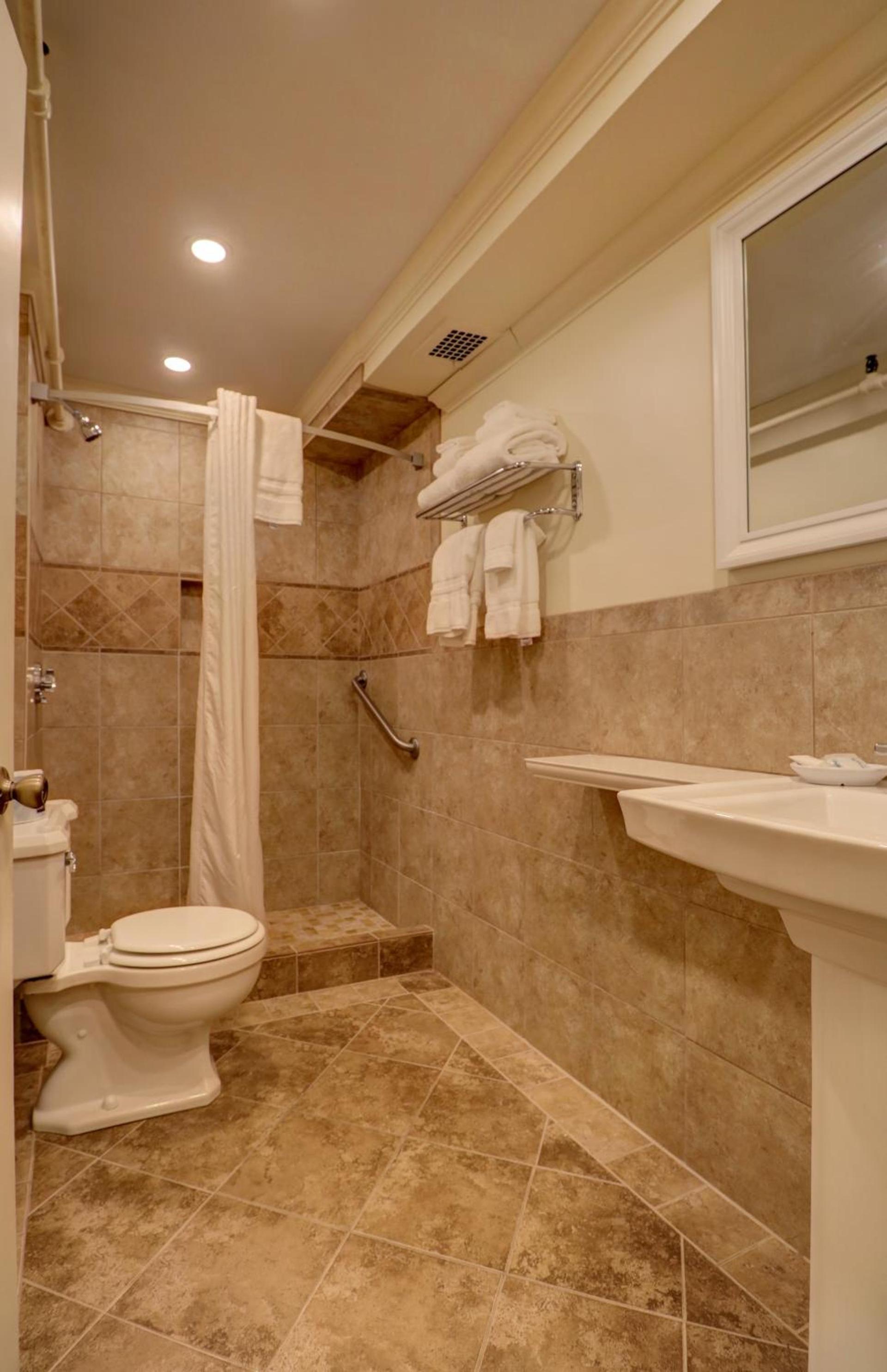 Senator Inn & Spa photo 48