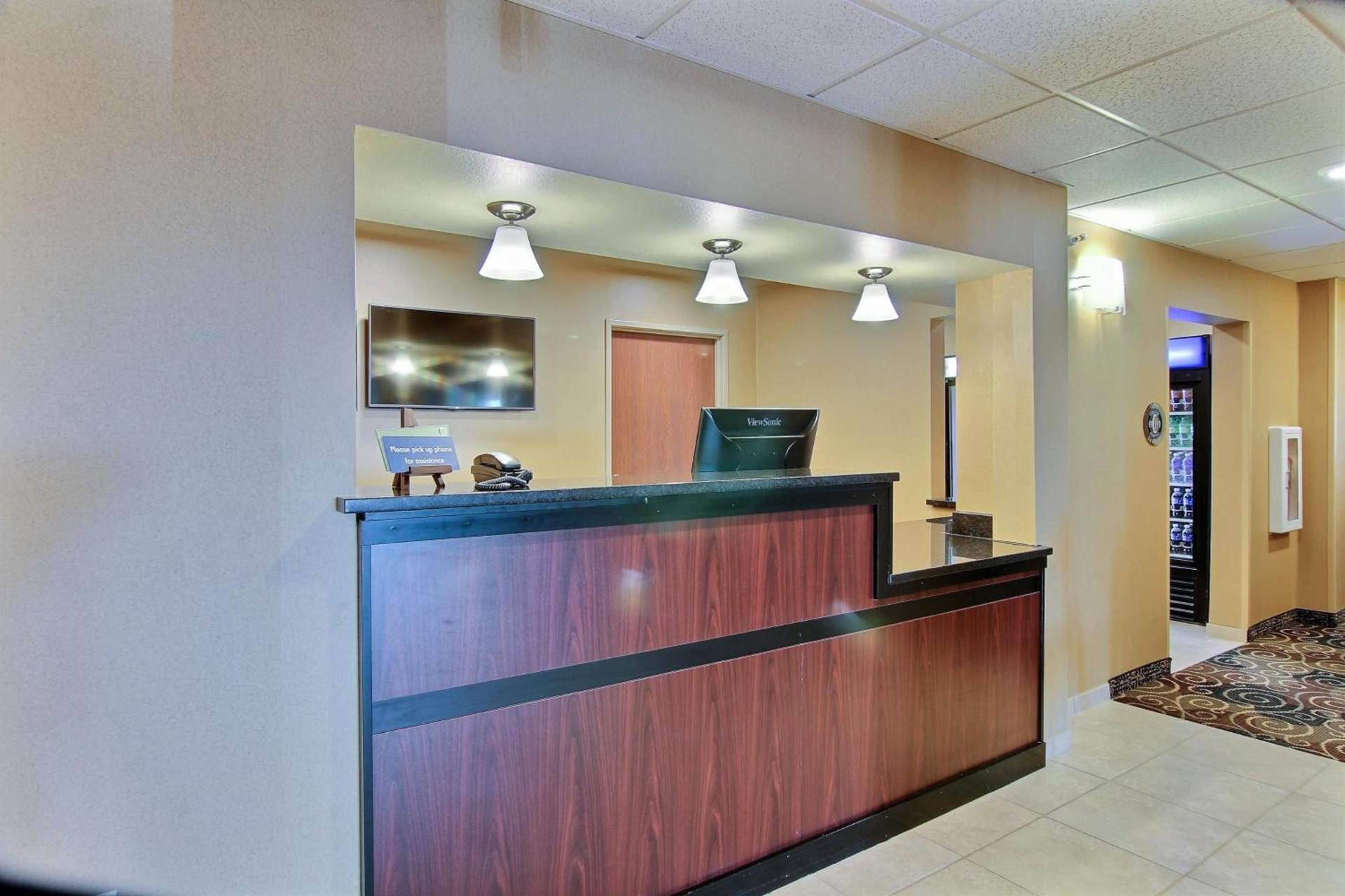 Cobblestone Hotel & Suites - Beulah photo 4
