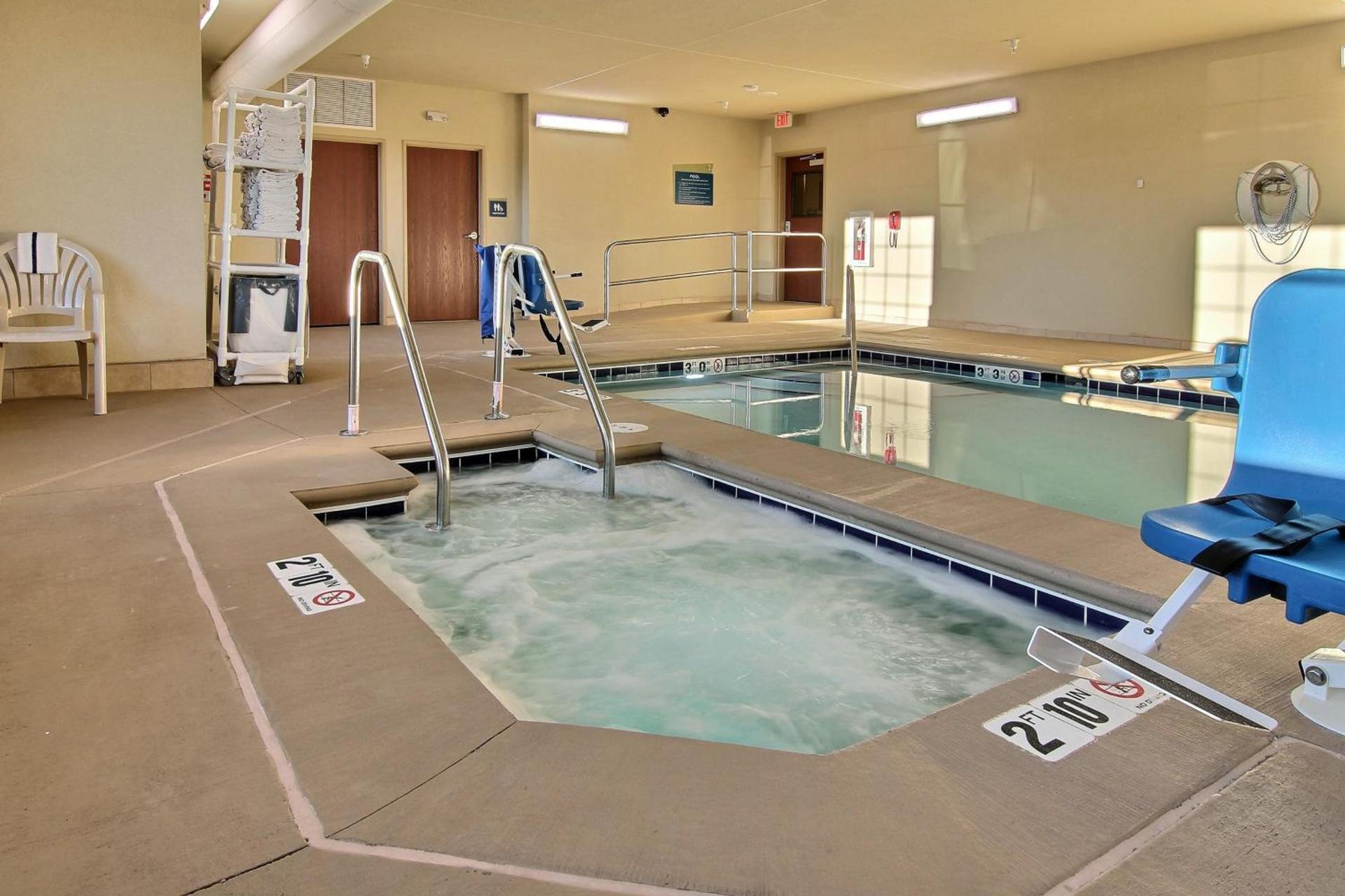 Cobblestone Hotel & Suites - Beulah photo 3