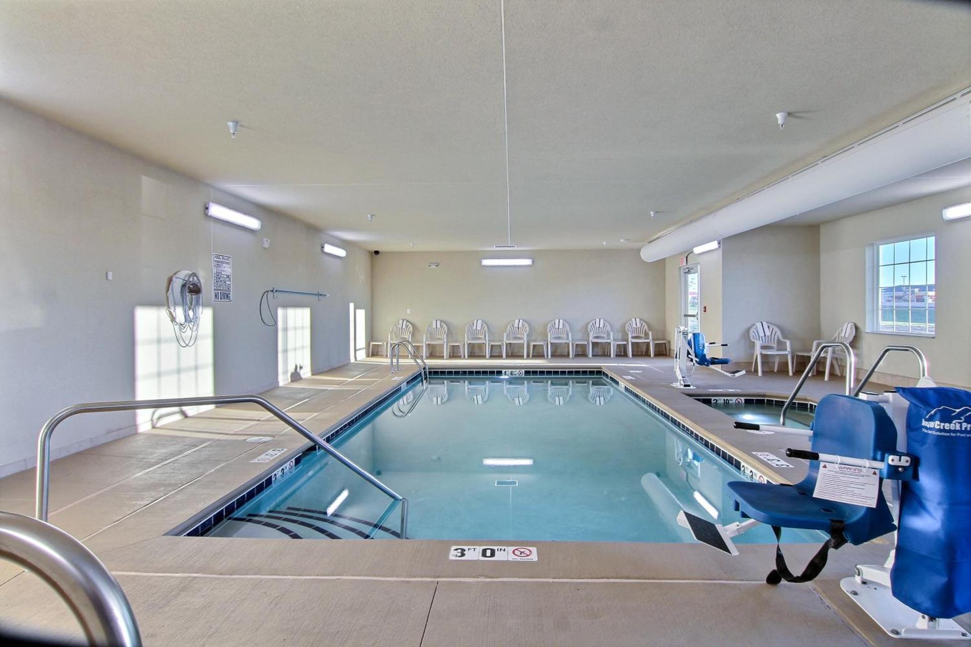 Cobblestone Hotel & Suites - Beulah photo 18