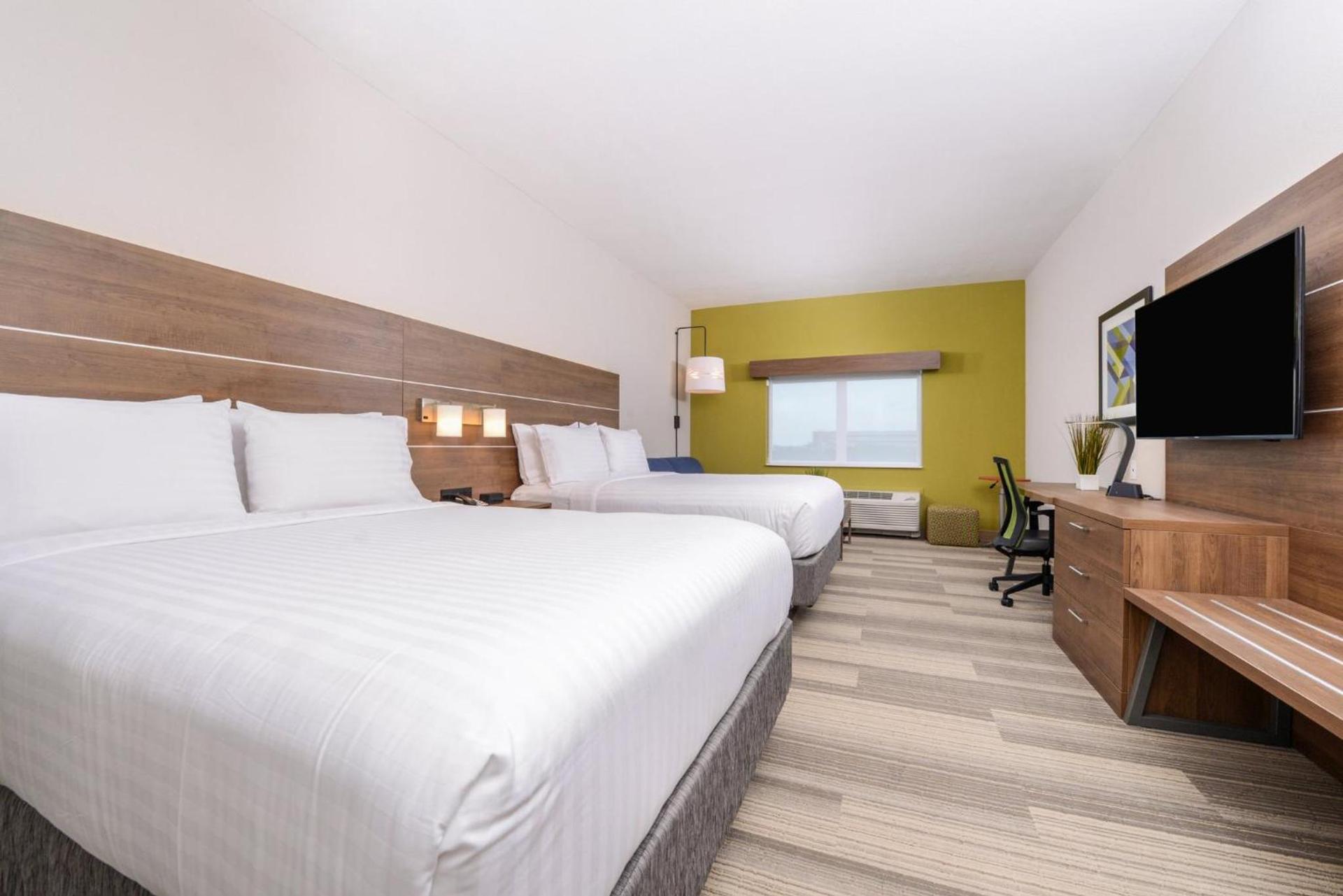 Holiday Inn Express & Suites - St. Petersburg - Madeira Beach by IHG photo 74