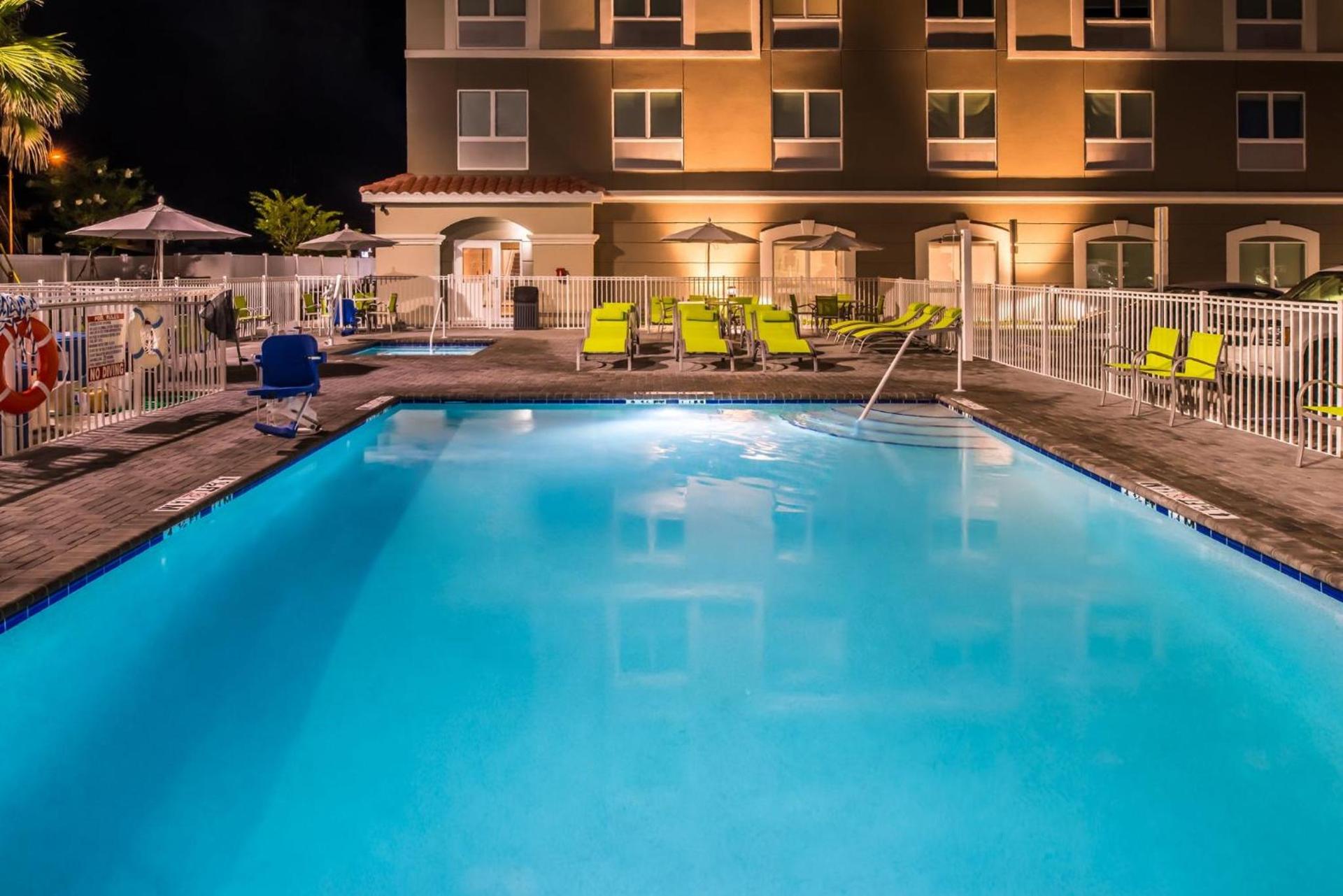 Holiday Inn Express & Suites - St. Petersburg - Madeira Beach by IHG photo 80