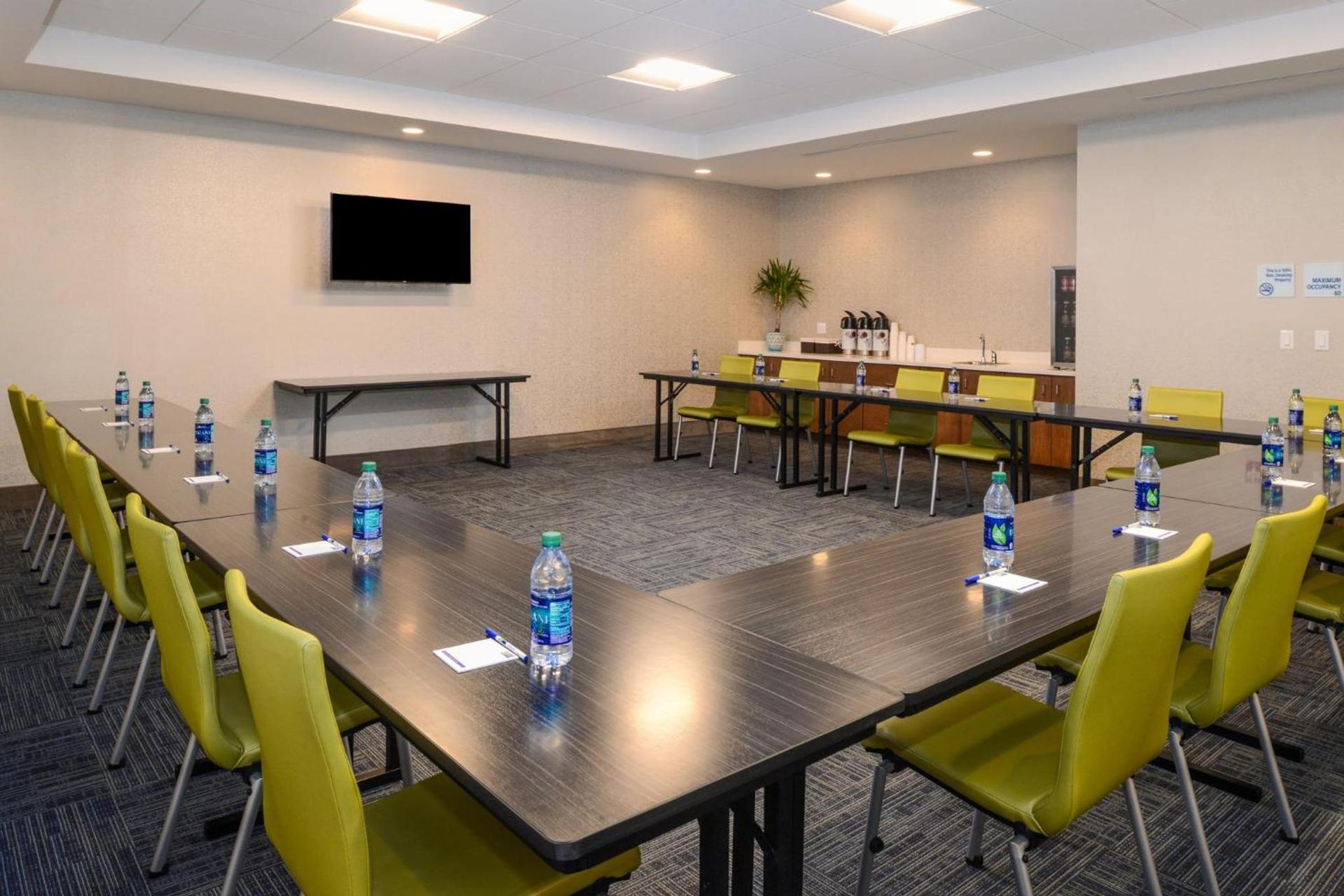 Holiday Inn Express & Suites - St. Petersburg - Madeira Beach by IHG photo 81