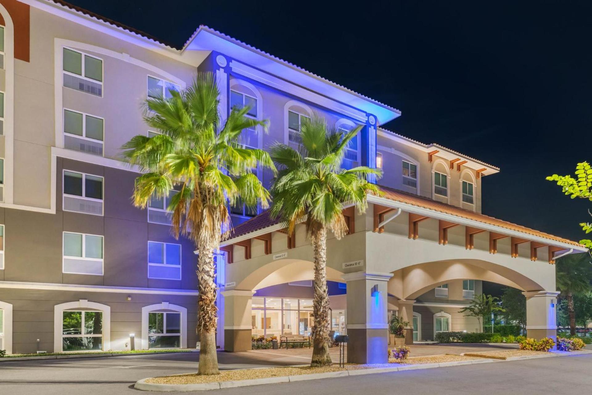 Holiday Inn Express & Suites - St. Petersburg - Madeira Beach by IHG photo 89