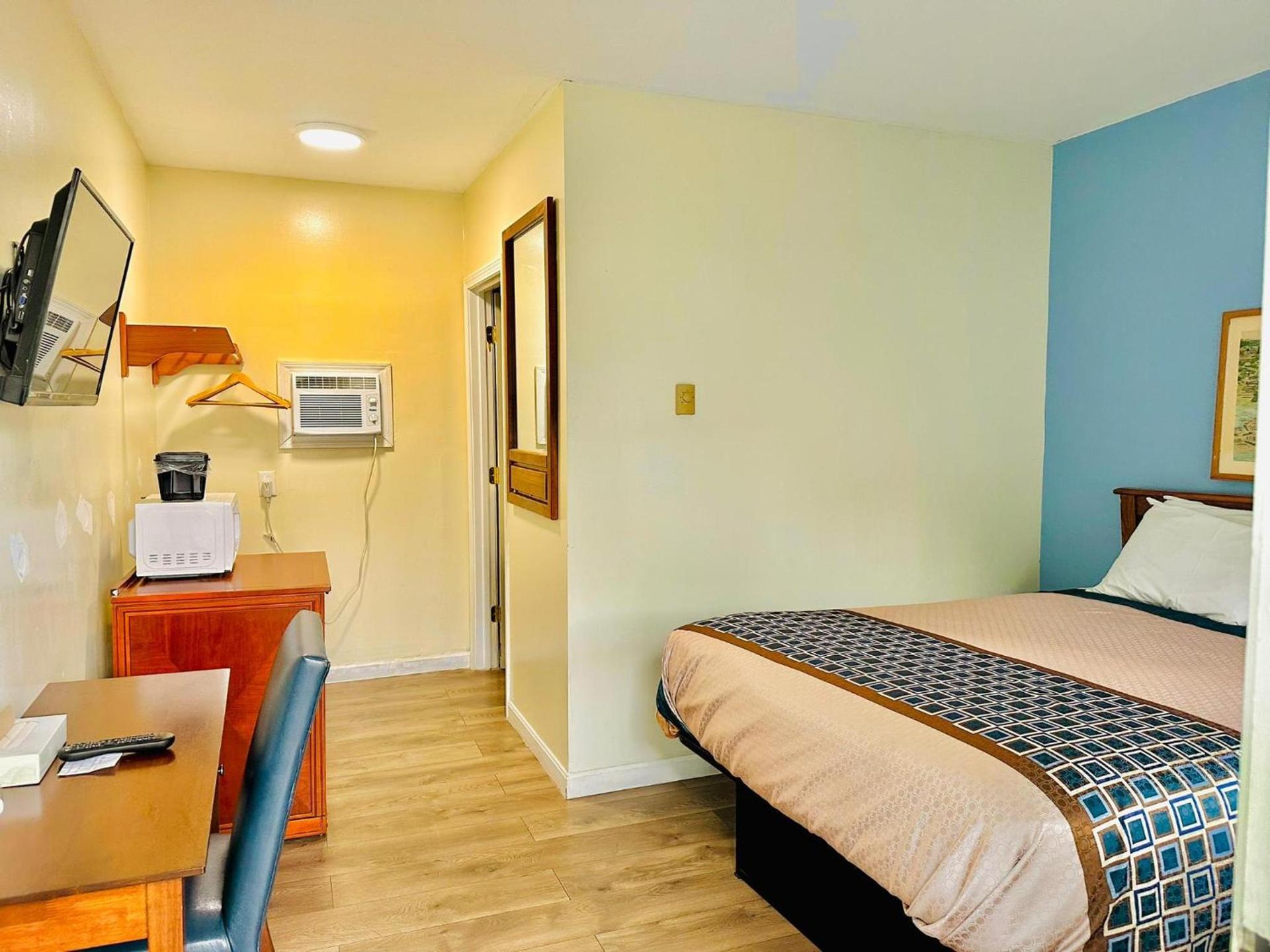 Hampton Motor Inn photo 8