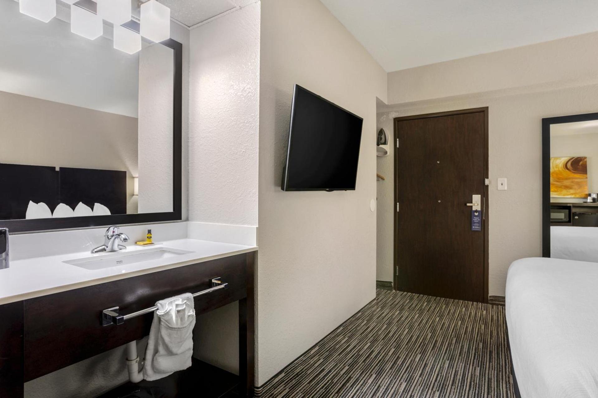 Best Western Plus- Jonesboro photo 31