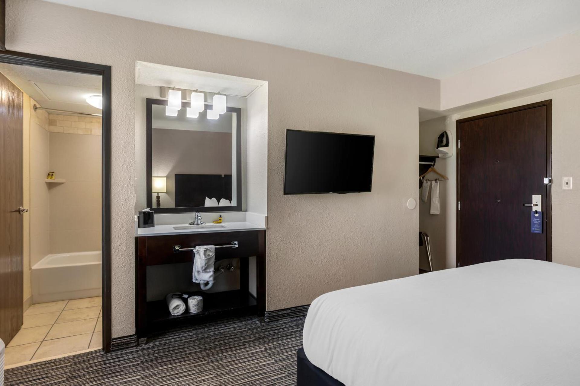 Best Western Plus- Jonesboro photo 32