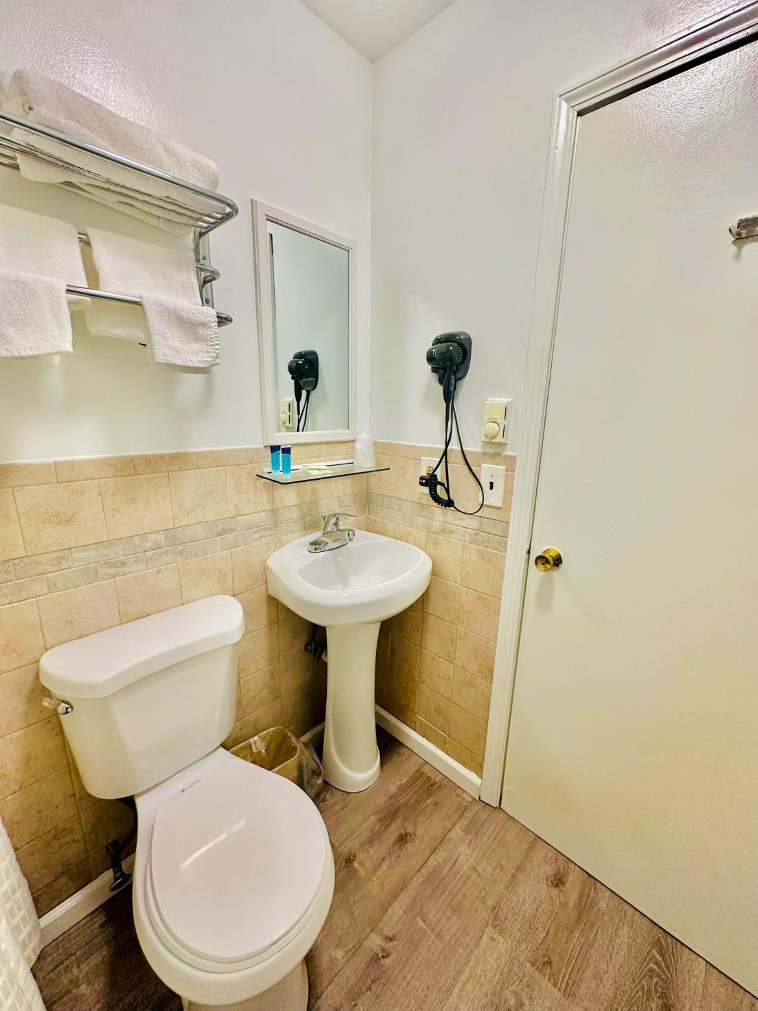 Hampton Motor Inn photo 20