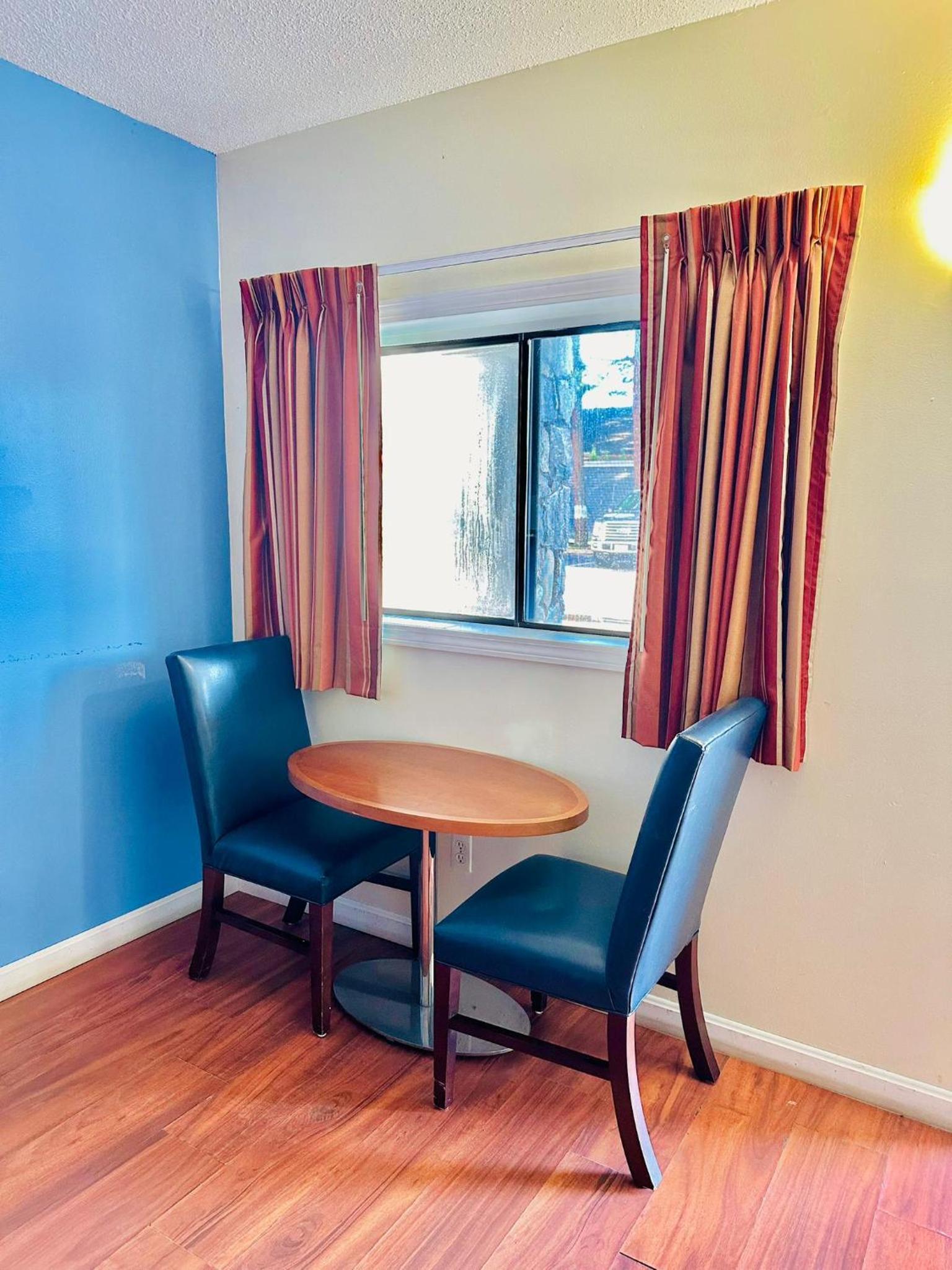 Hampton Motor Inn photo 16